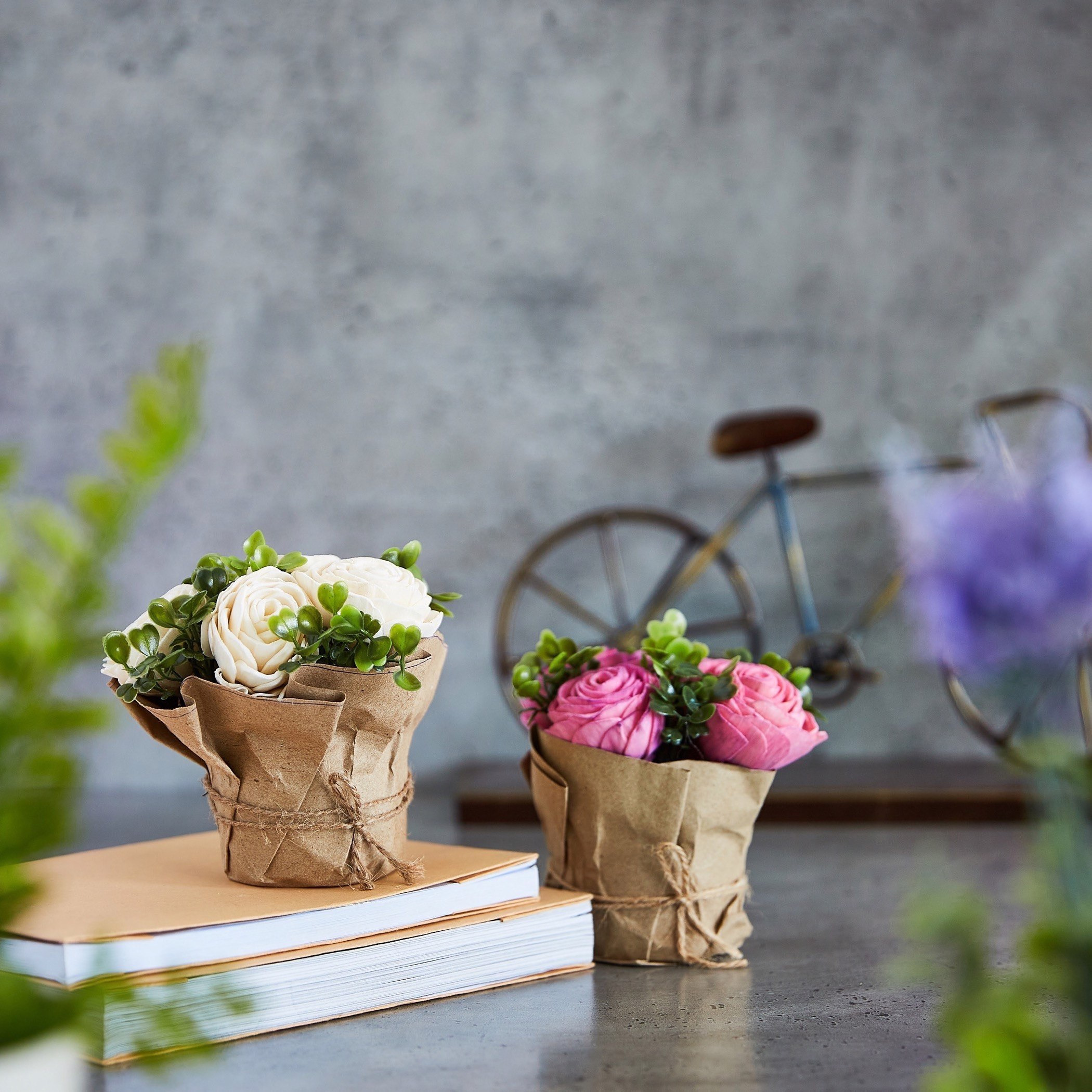 تشكيلة وردة ليفيا الورقية - مجموعة من قطعتين-hbxdecorandfurnishings-homeaccessories-artificialflowersandplants-image-4