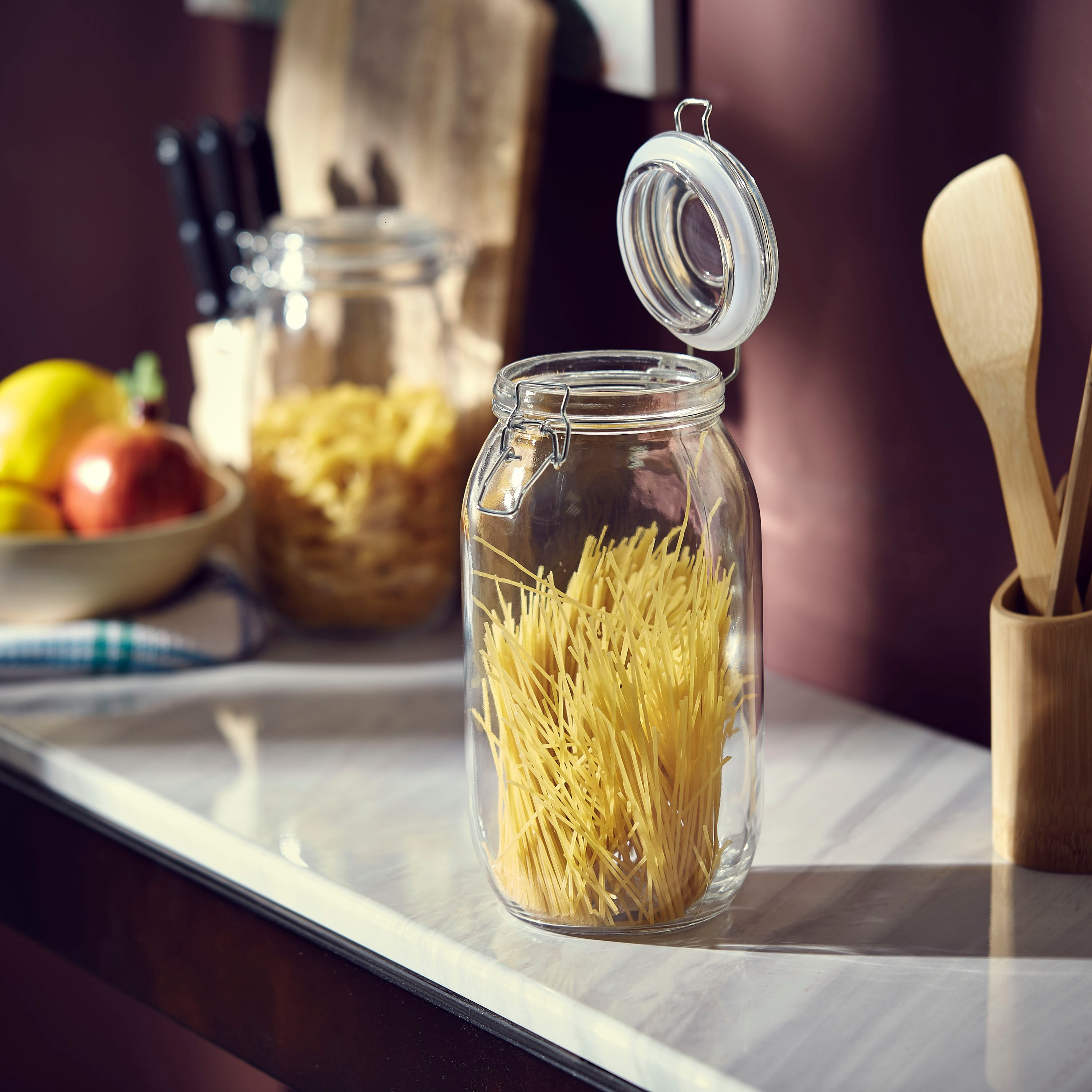حاوية زجاج بمشبك معدني من اتلانتا - 2 لتر-hbxhomeware-hbxkitchen-image-2