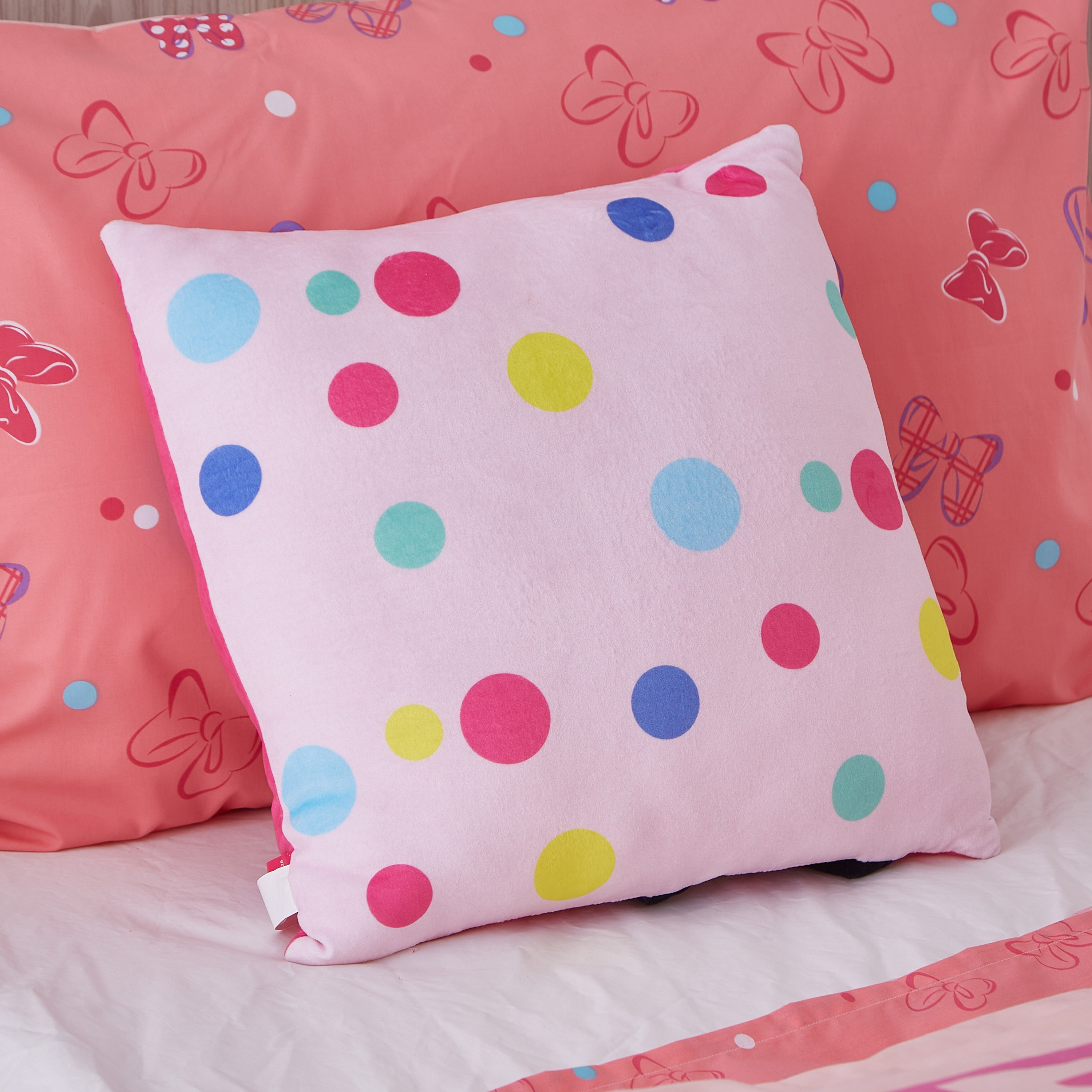 وسادة ميني ماوس بقدم ثلاثية الأبعاد - 40x40 سم-hbxhomeware-hbxkidsandyouth-image-2