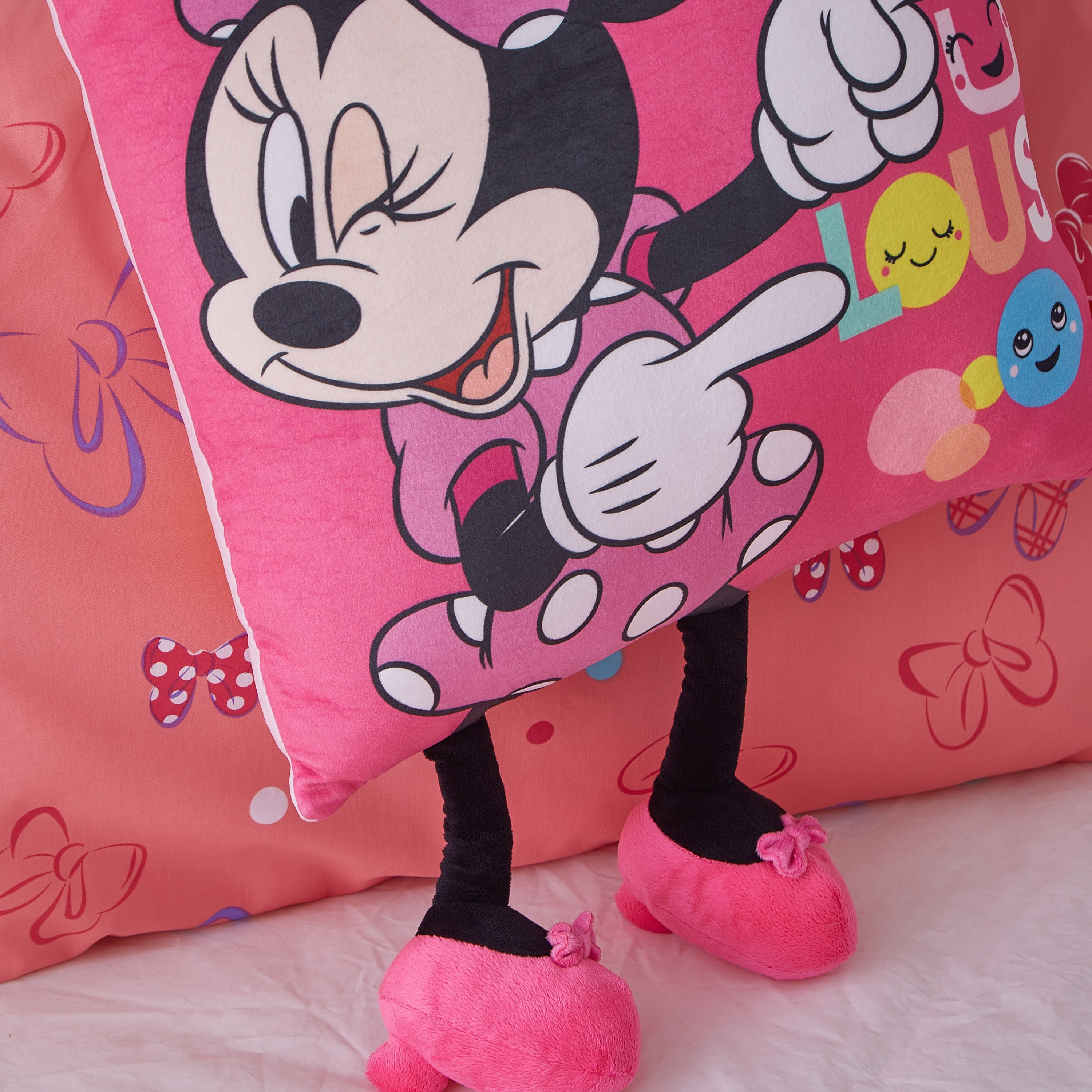 وسادة ميني ماوس بقدم ثلاثية الأبعاد - 40x40 سم-hbxhomeware-hbxkidsandyouth-image-3