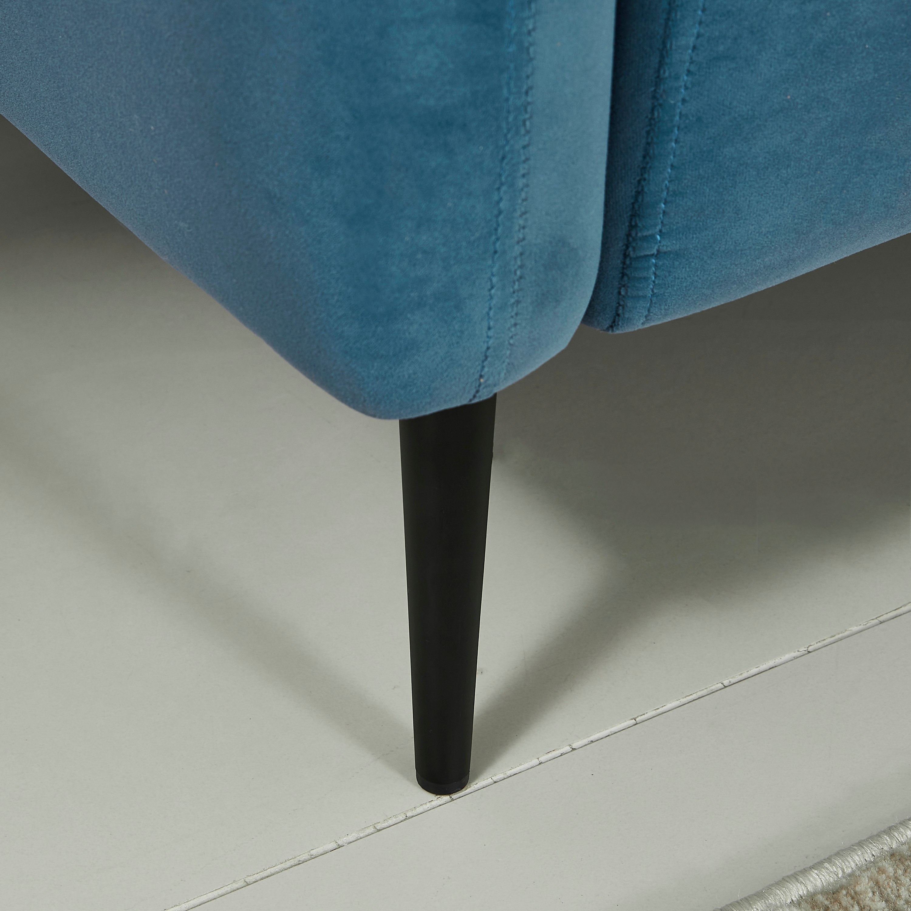 كنبة مخمليّة مقعدين مع وسادتين من إلفا-hbxlivingroom-sofasandarmchairs-sofas-image-5