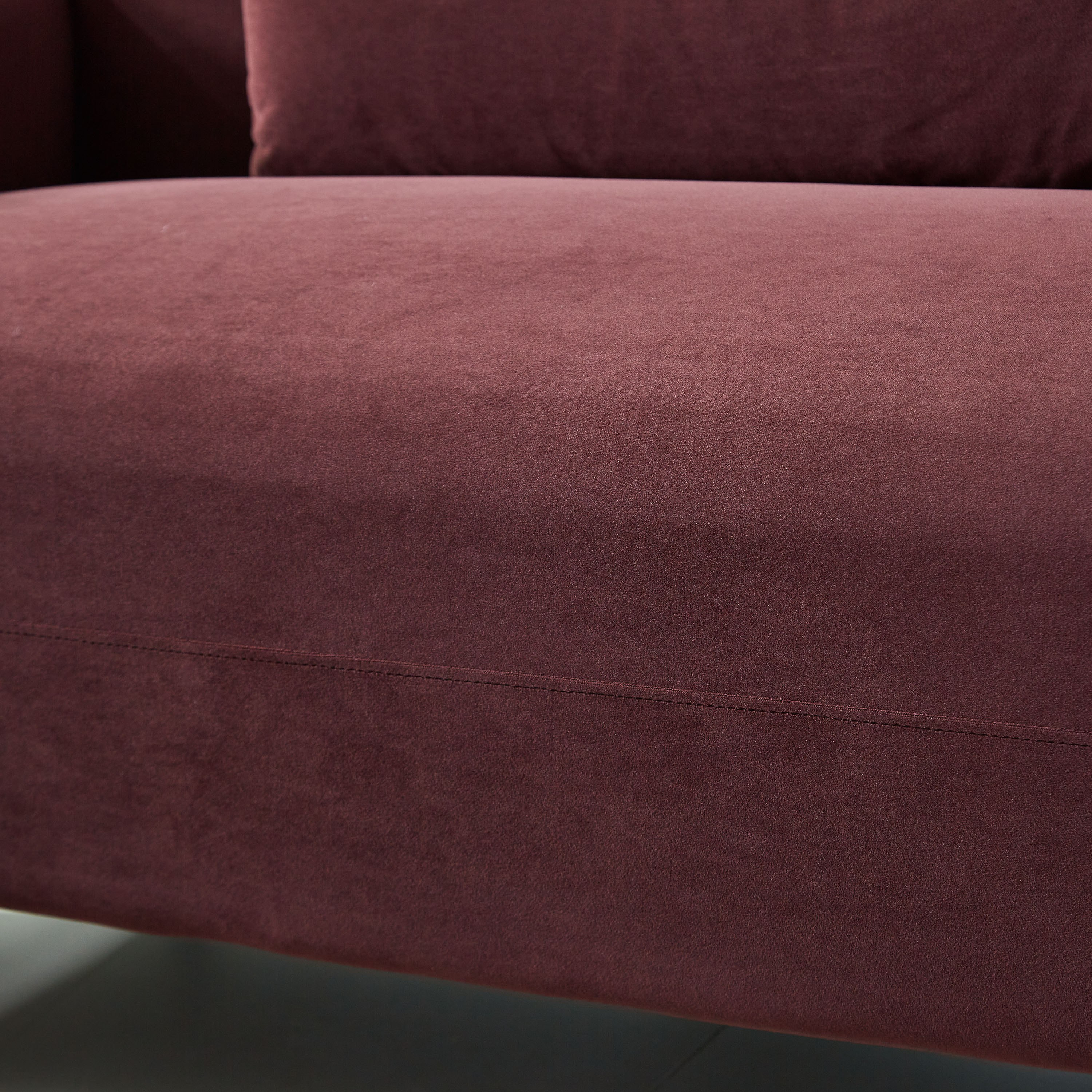 كنبة مخمليّة 3 مقاعد مع وسادتين من إلفا-hbxlivingroom-sofasandarmchairs-sofas-image-6