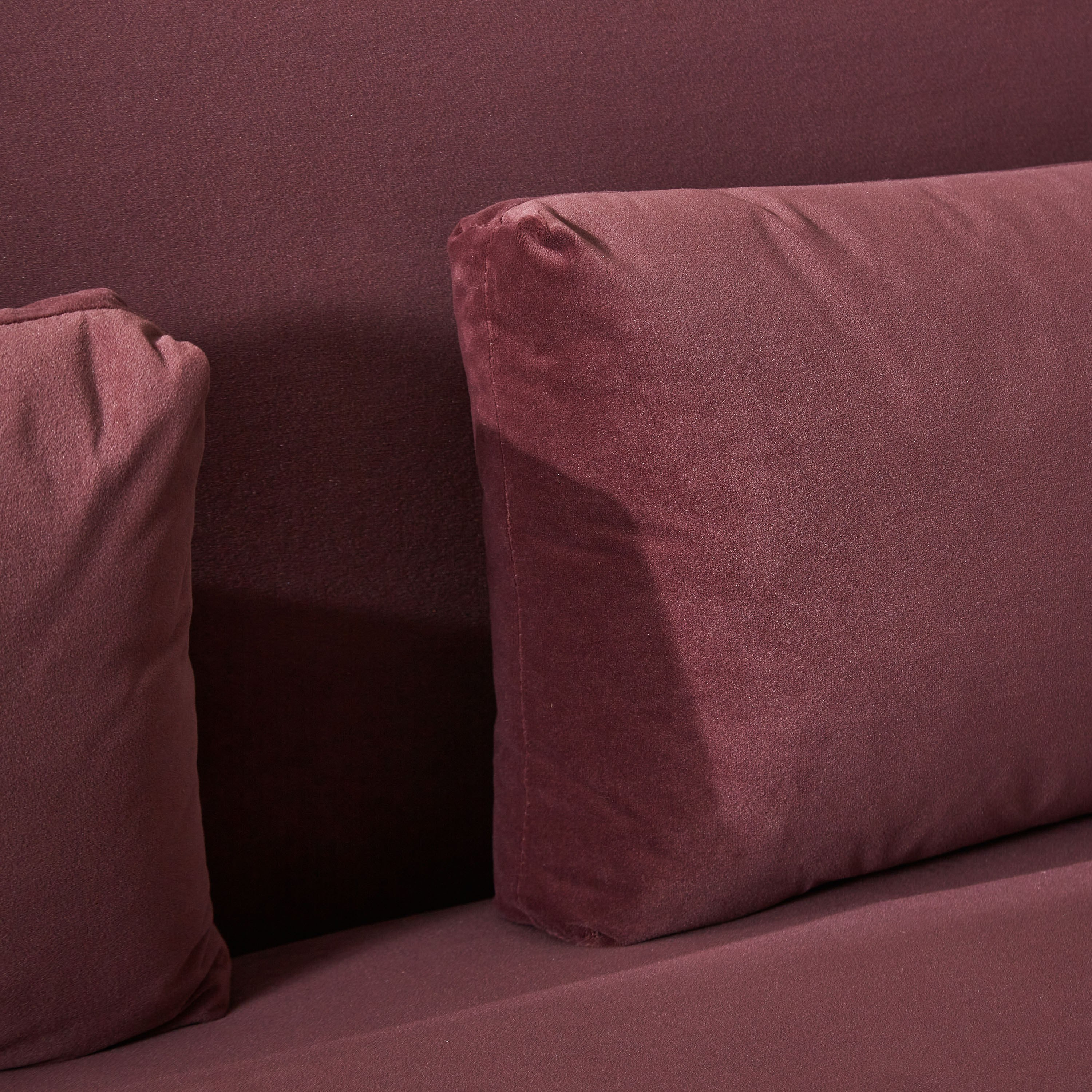 كنبة مخمليّة 3 مقاعد مع وسادتين من إلفا-hbxlivingroom-sofasandarmchairs-sofas-image-8
