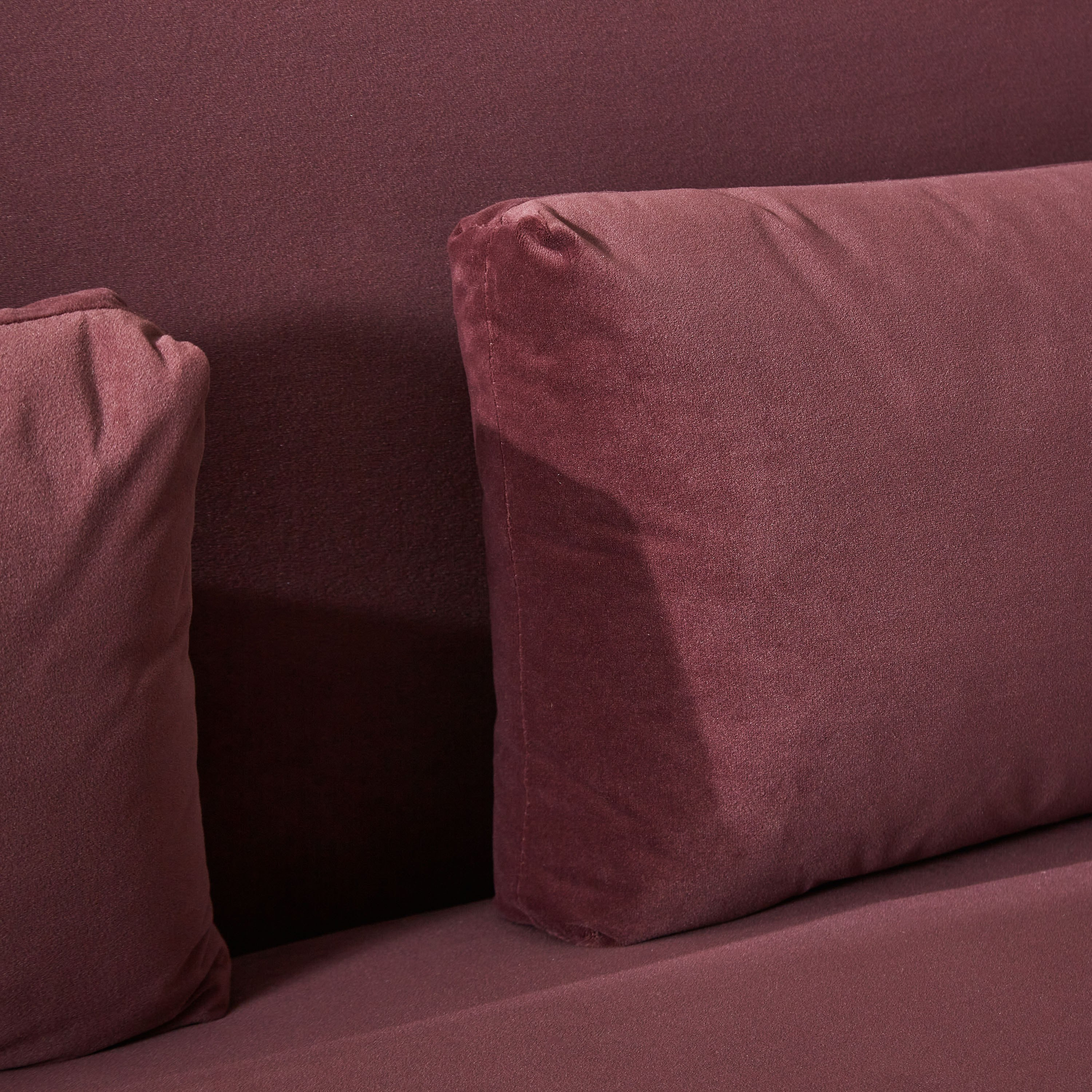 كنبة مخمليّة مقعدين مع وسادتين من إلفا-hbxlivingroom-sofasandarmchairs-sofas-image-8