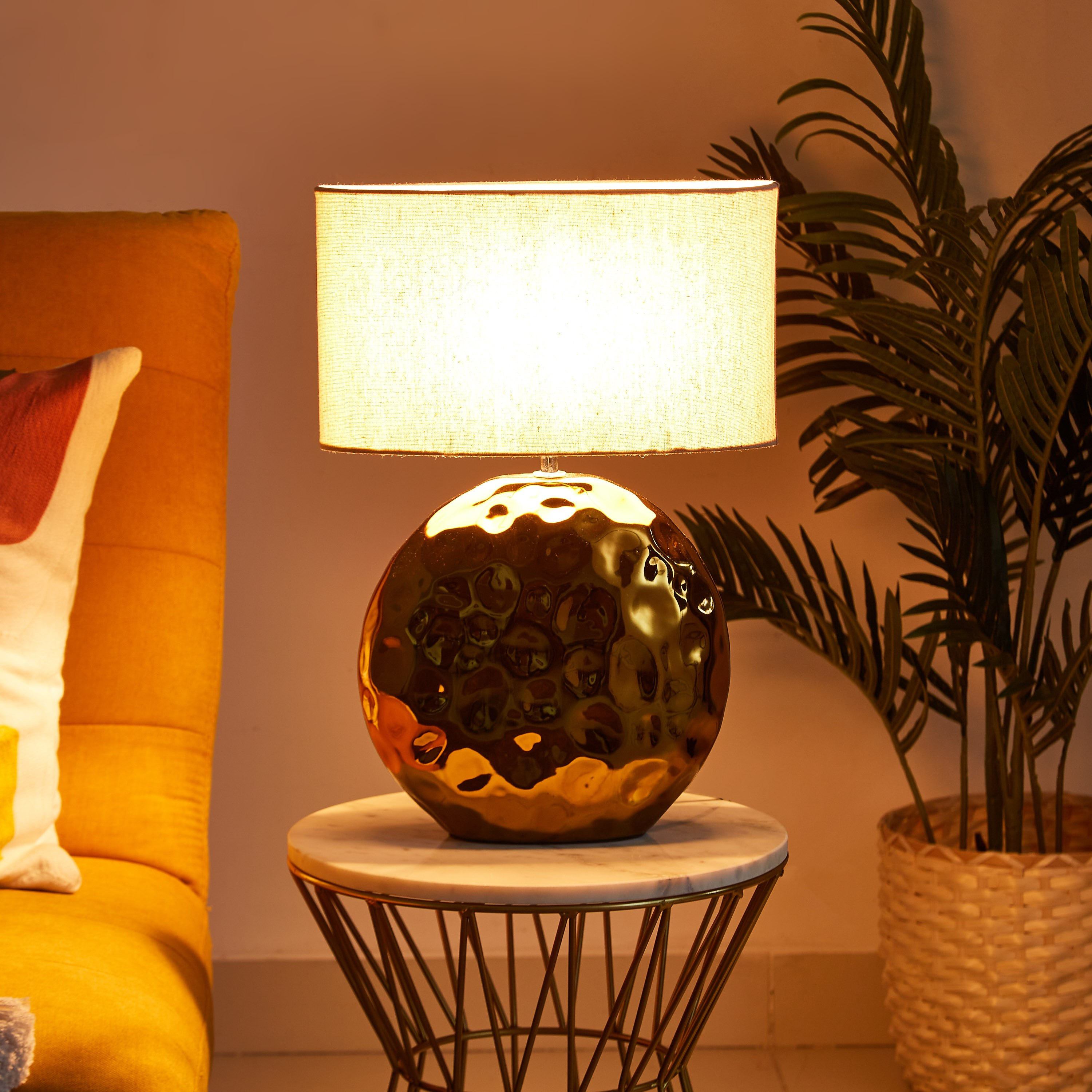 مصباح طاولة سيراميك بارز الملمس بقاعدة مسطّحة من لوميير - 32 سم-hbxlivingroom-lighting-tablelamps-image-2