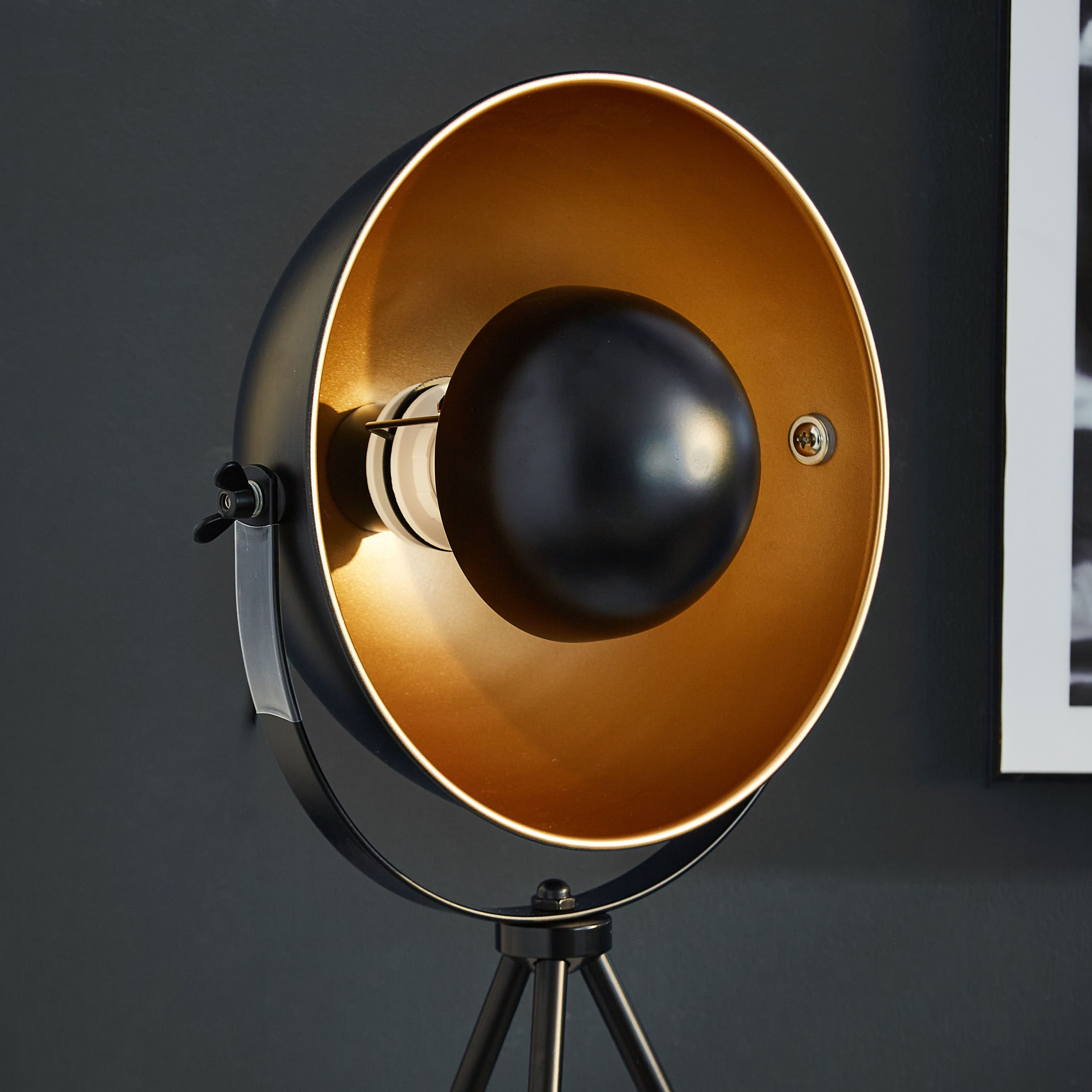مصباح ثلاثي القوائم معدني من بلاز - 56 سم-hbxlivingroom-lighting-tablelamps-image-3