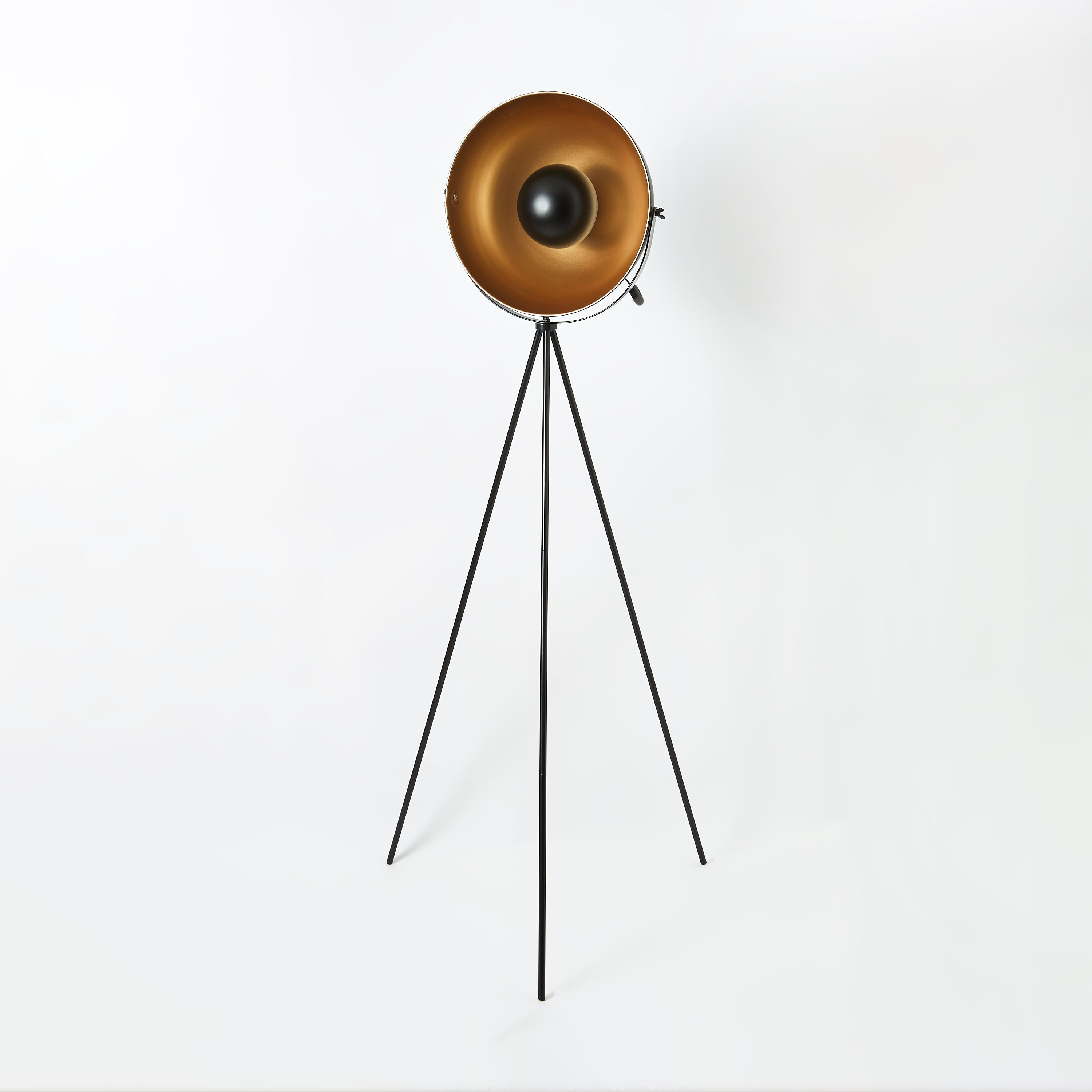 مصباح أرضي معدني ثلاثي القوائم نيبلا من بلاز - 146 سم-hbxhomeware-hbxdecorandfurnishings-image-5