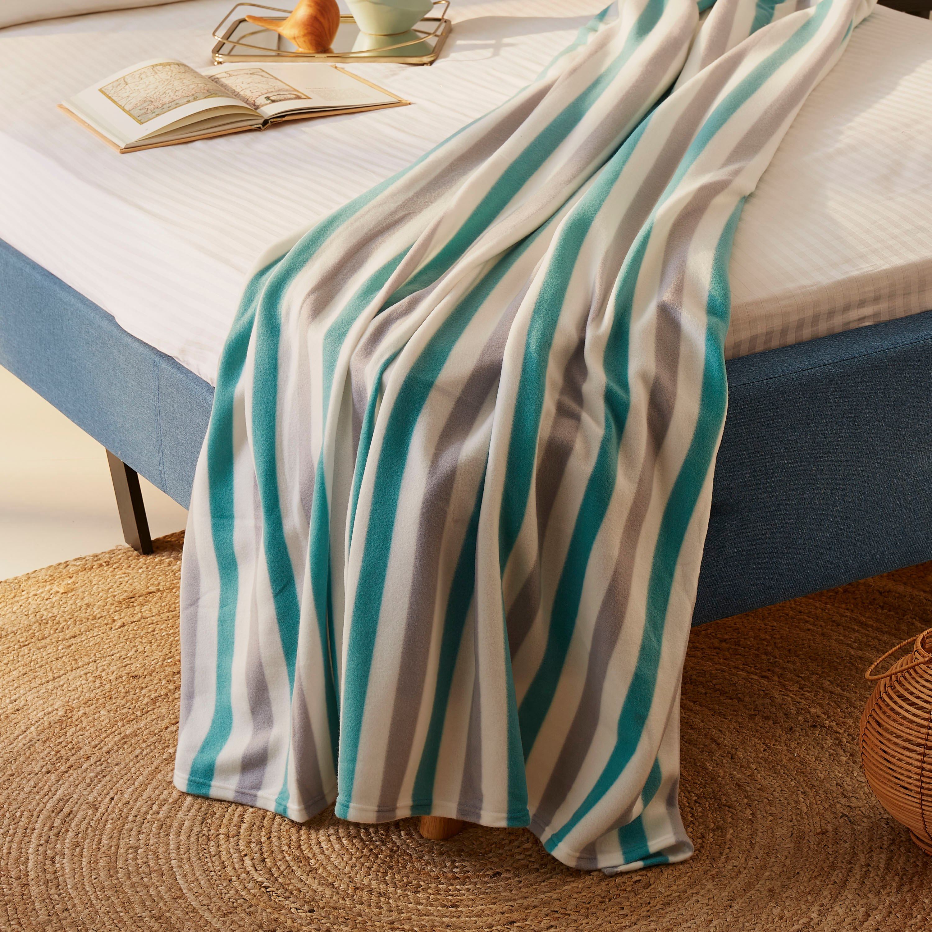بطانية صوف فردية بطبعات جانيت من أتلانتا- 130 × 180 سم-hbxhomeware-hbxbedroom-image-2