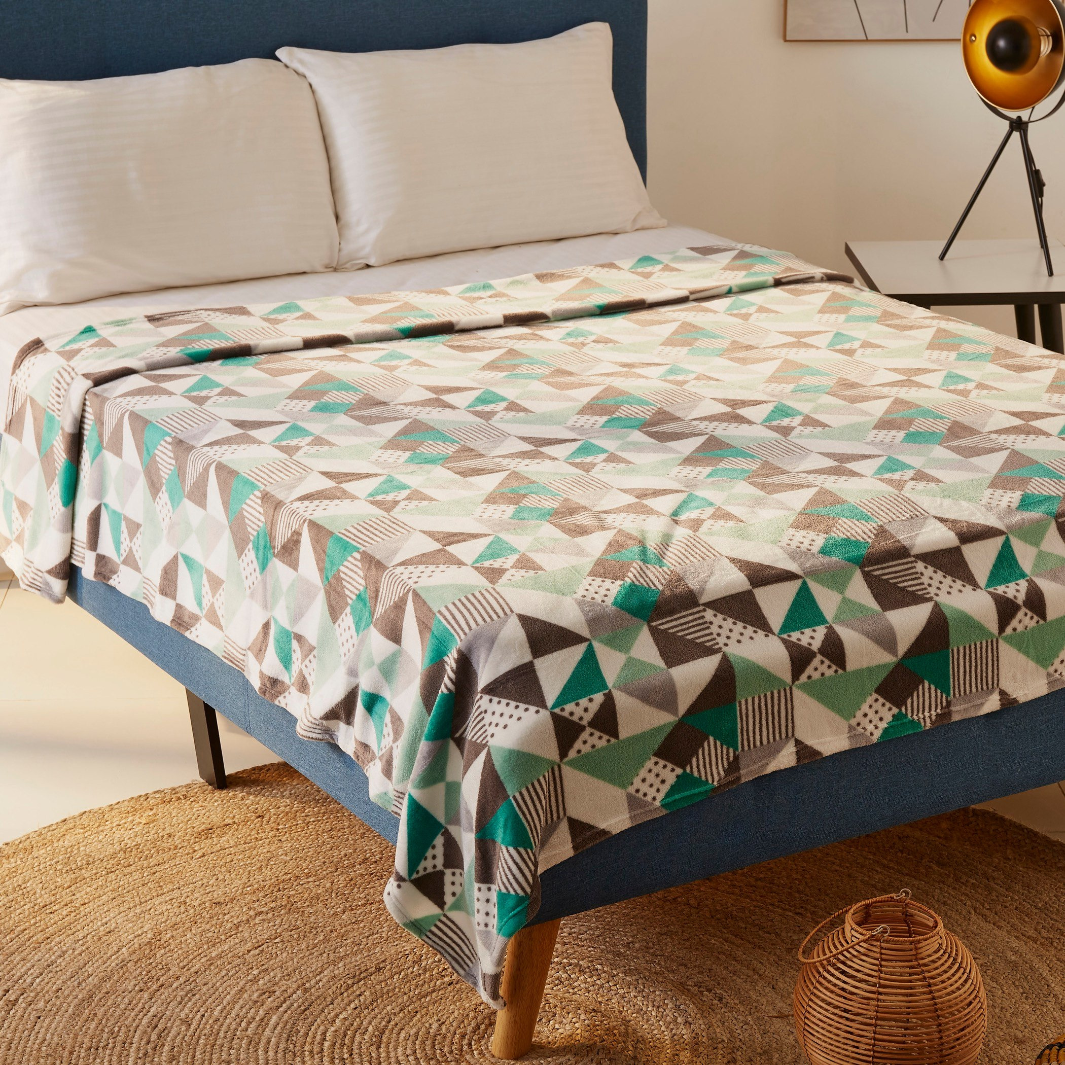 بطانية مايكرو فلانيل كينج بطبعات من هامبتون ميتو - 240x220 سم-hbxhomeware-hbxbedroom-image-1