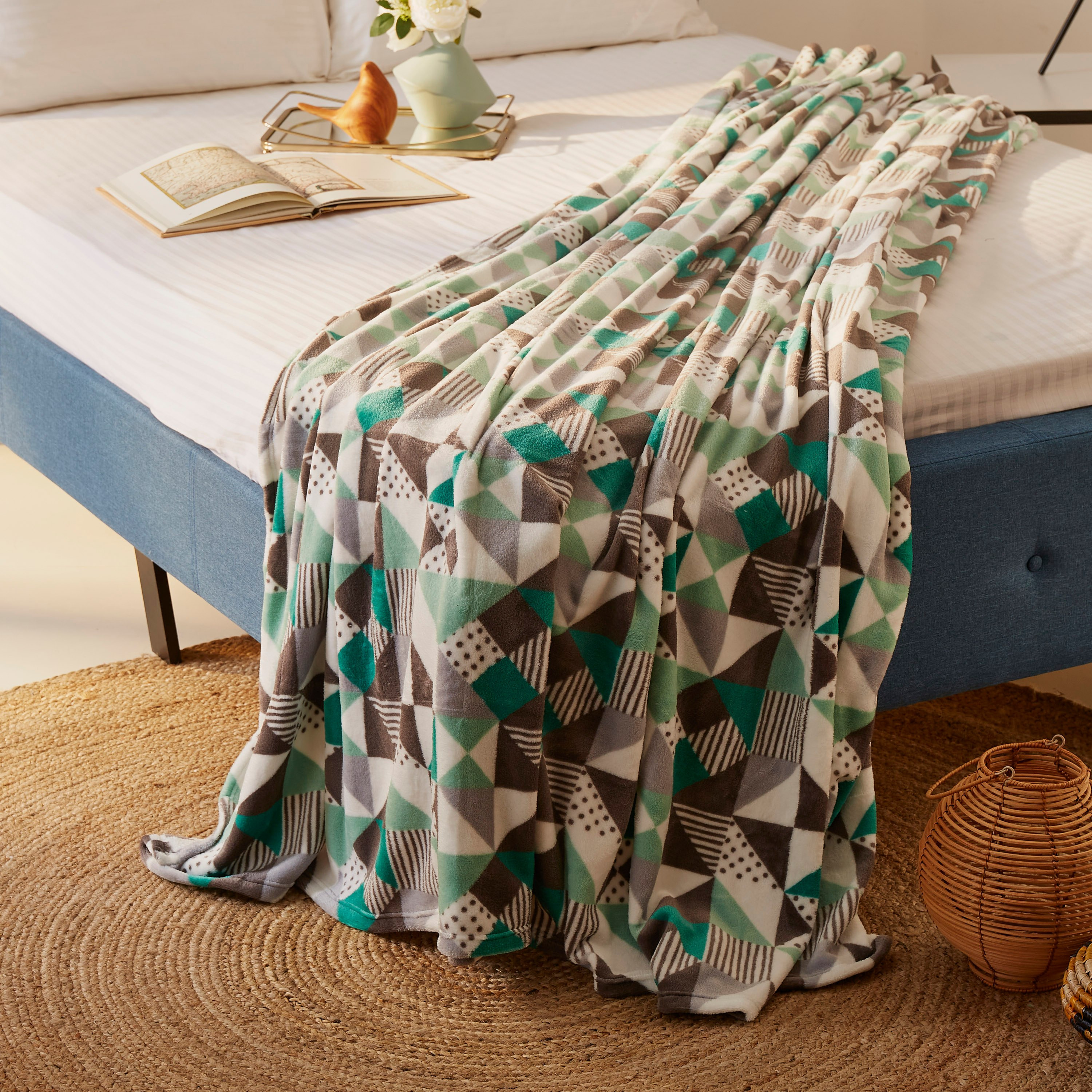 بطانية مايكرو فلانيل كينج بطبعات من هامبتون ميتو - 240x220 سم-hbxhomeware-hbxbedroom-image-2
