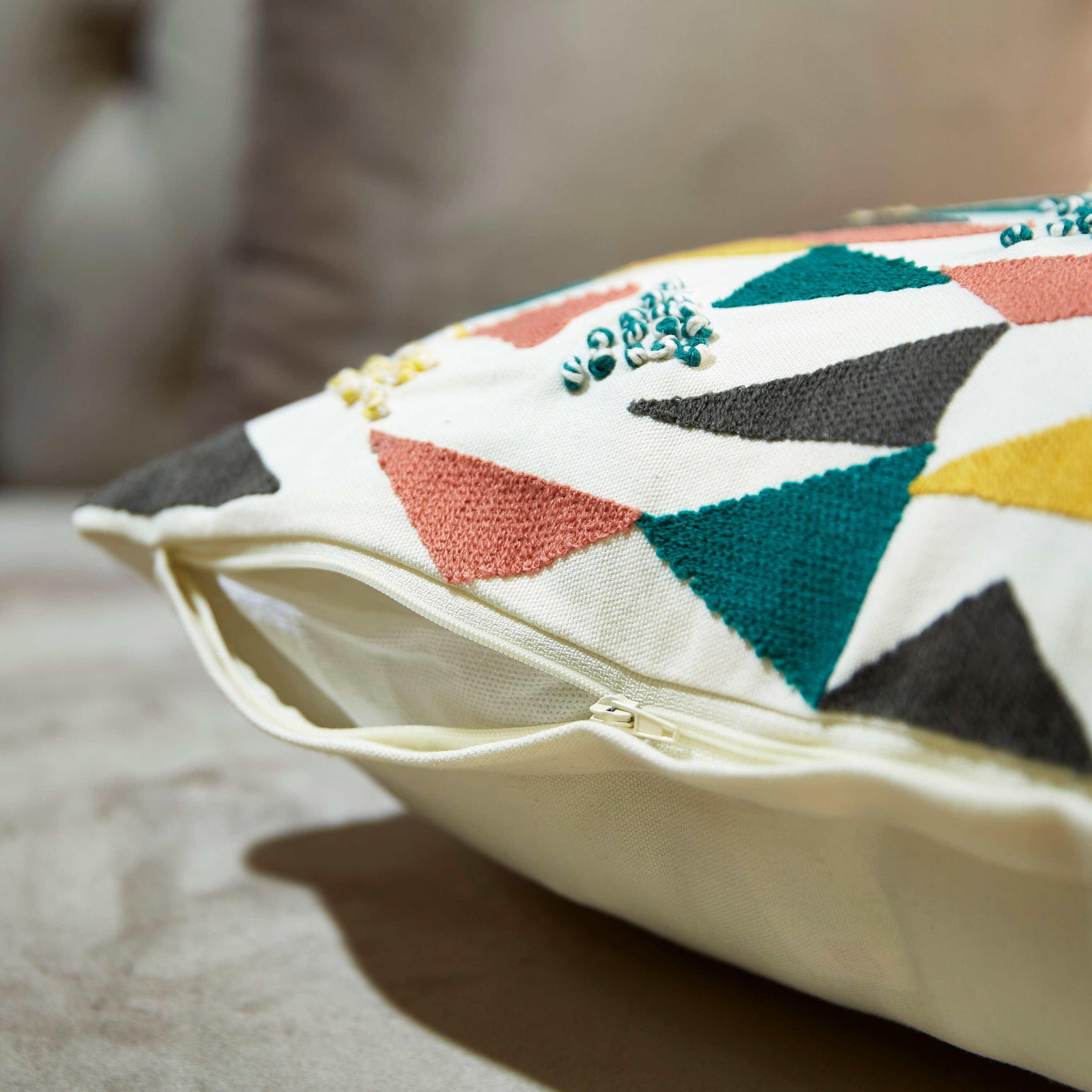 وسادة محشوة من مارلي - 45x45 سم-hbxlivingroom-furnishings-cushionsandcovers-filledcushions-image-3
