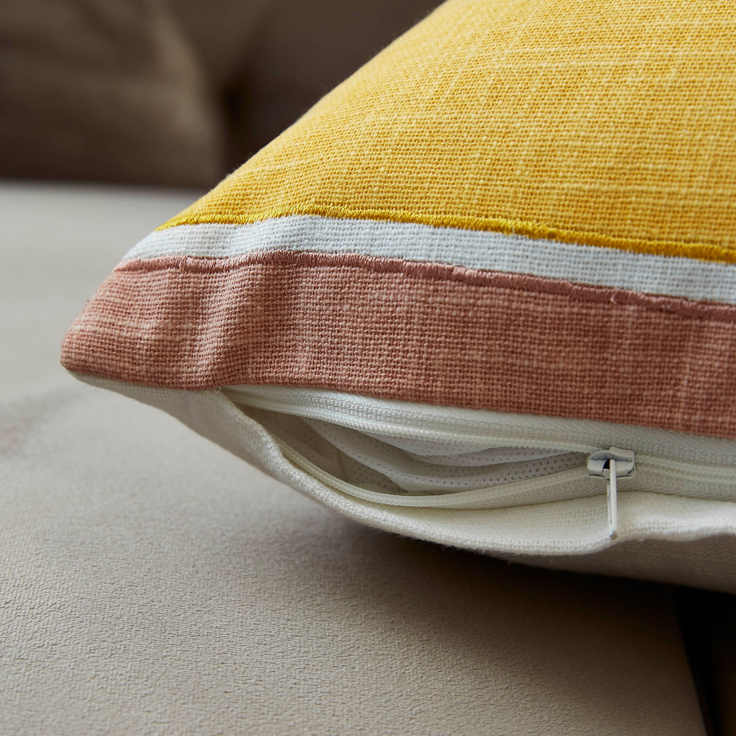 وسادة محشوة من أولي- 30x50 سم-hbxlivingroom-furnishings-cushionsandcovers-filledcushions-image-3