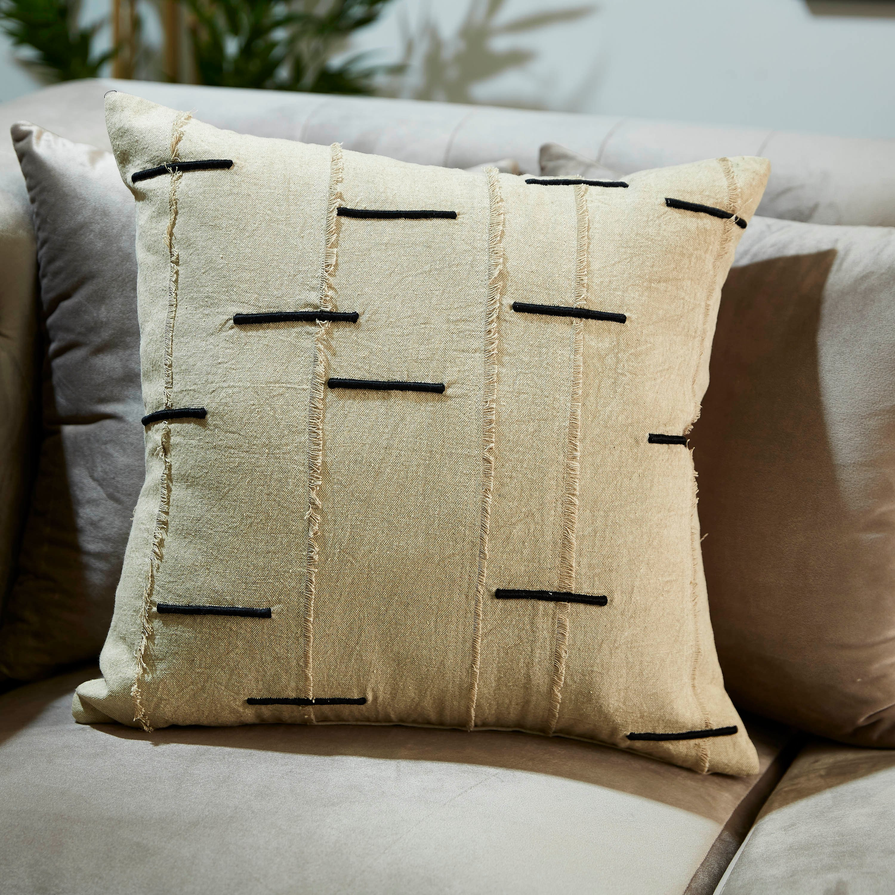 وسادة محشوة من بن - 45x45 سم-hbxlivingroom-furnishings-cushionsandcovers-filledcushions-image-1