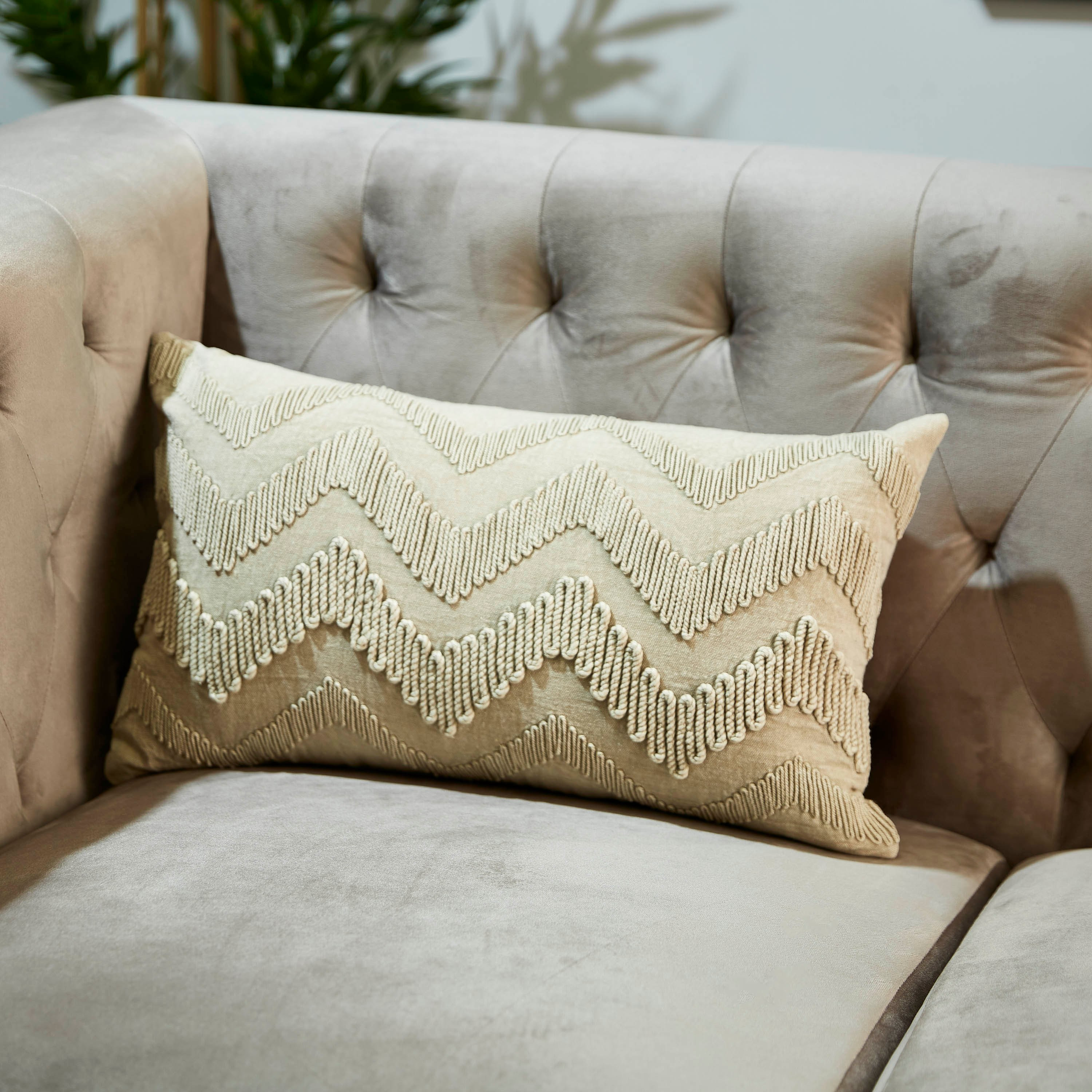 وسادة محشوة من باركر - 30x50 سم-hbxlivingroom-furnishings-cushionsandcovers-filledcushions-image-1