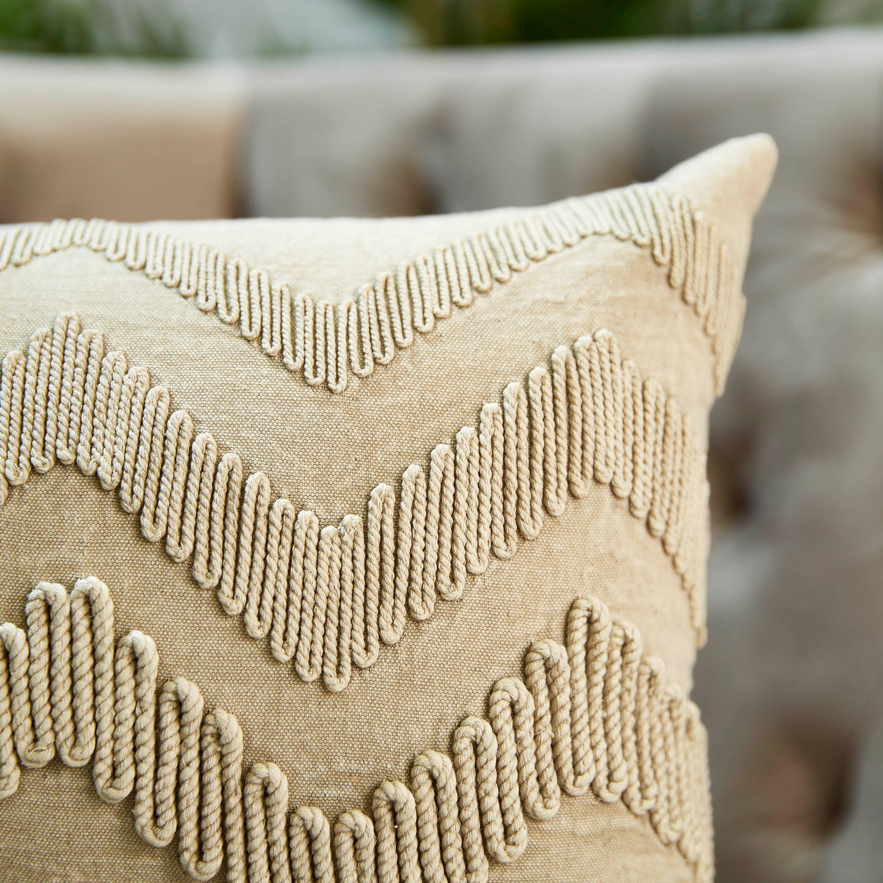 وسادة محشوة من باركر - 30x50 سم-hbxlivingroom-furnishings-cushionsandcovers-filledcushions-image-2