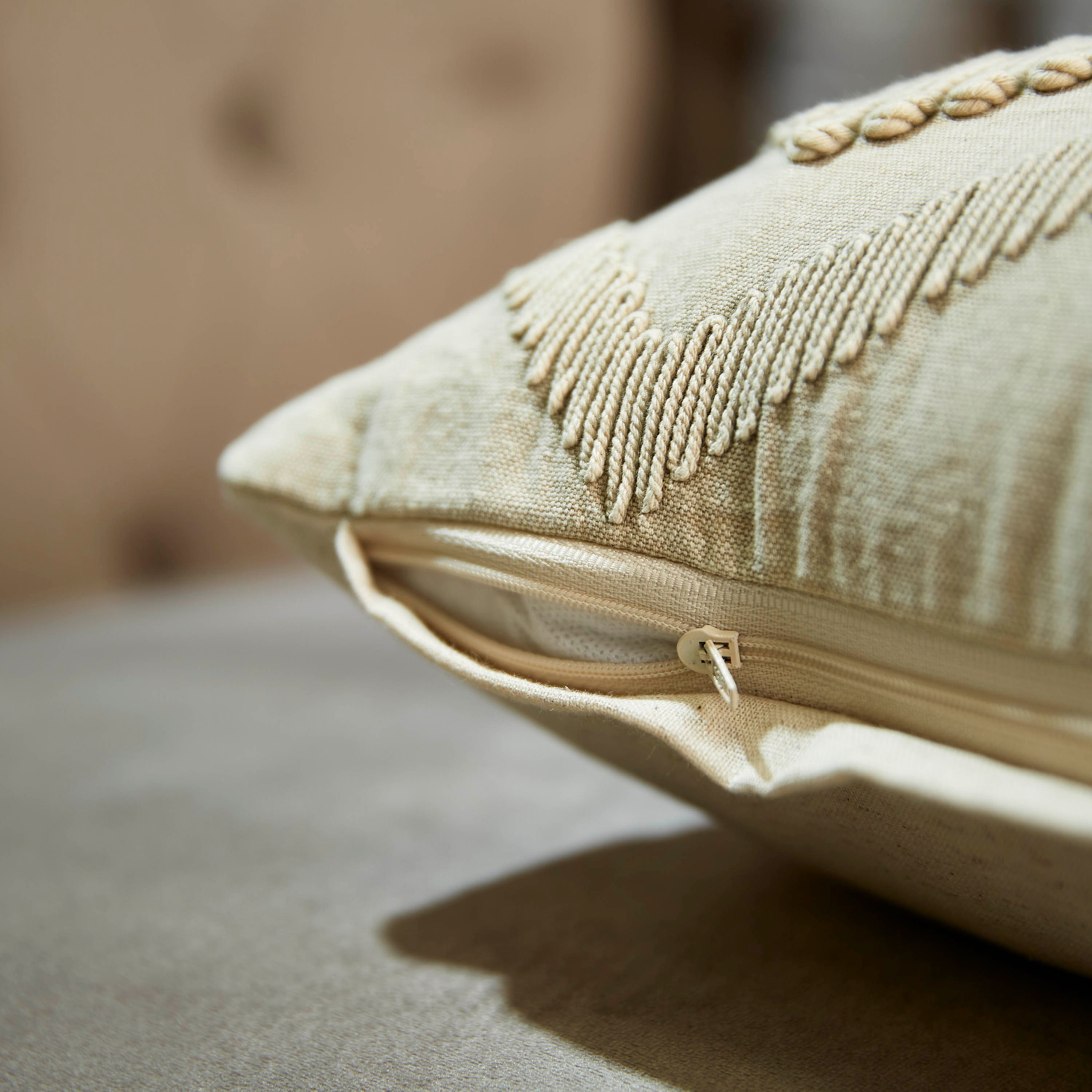 وسادة محشوة من باركر - 30x50 سم-hbxlivingroom-furnishings-cushionsandcovers-filledcushions-image-3