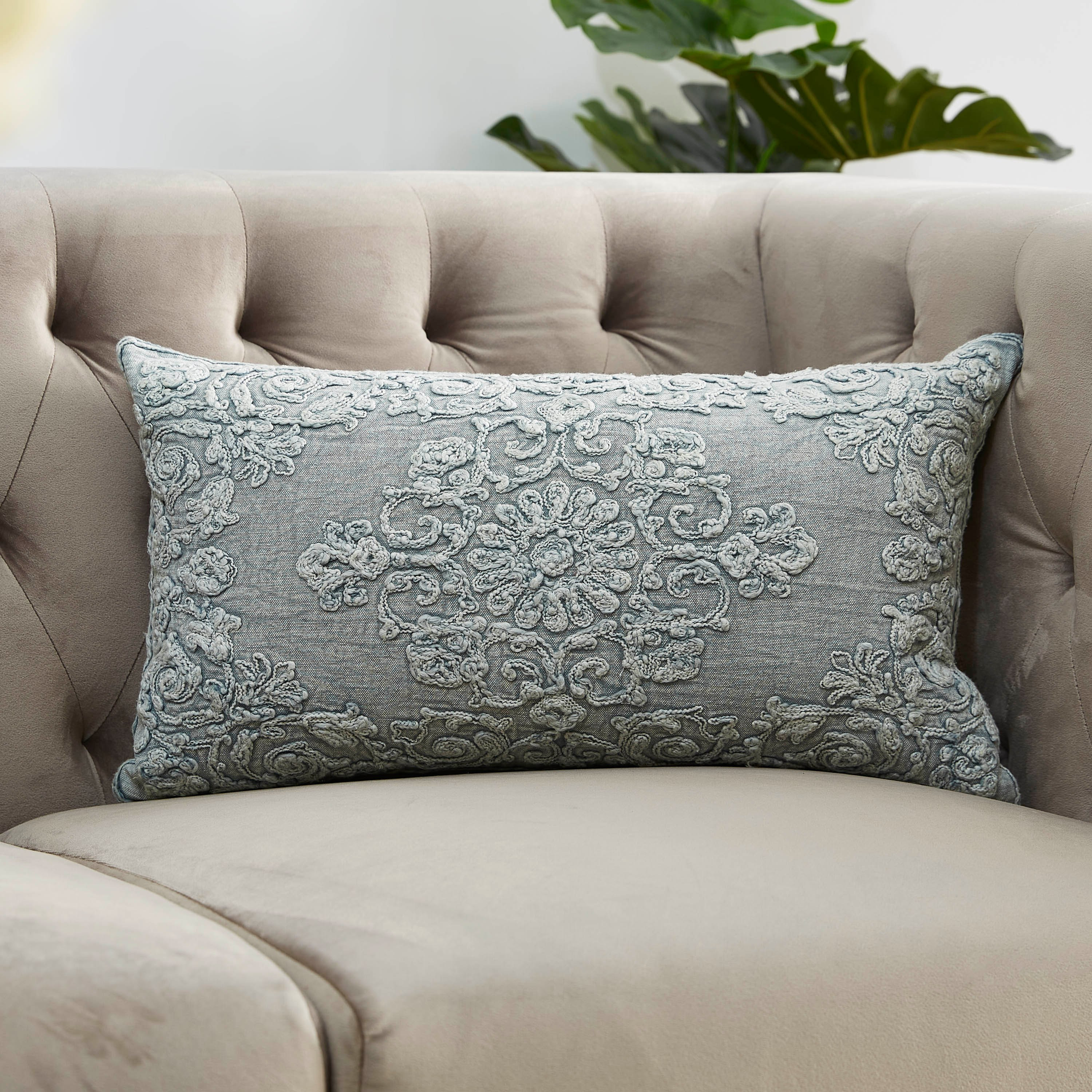 وسادة محشوة من جولي - 30x50 سم-hbxlivingroom-furnishings-cushionsandcovers-filledcushions-image-1