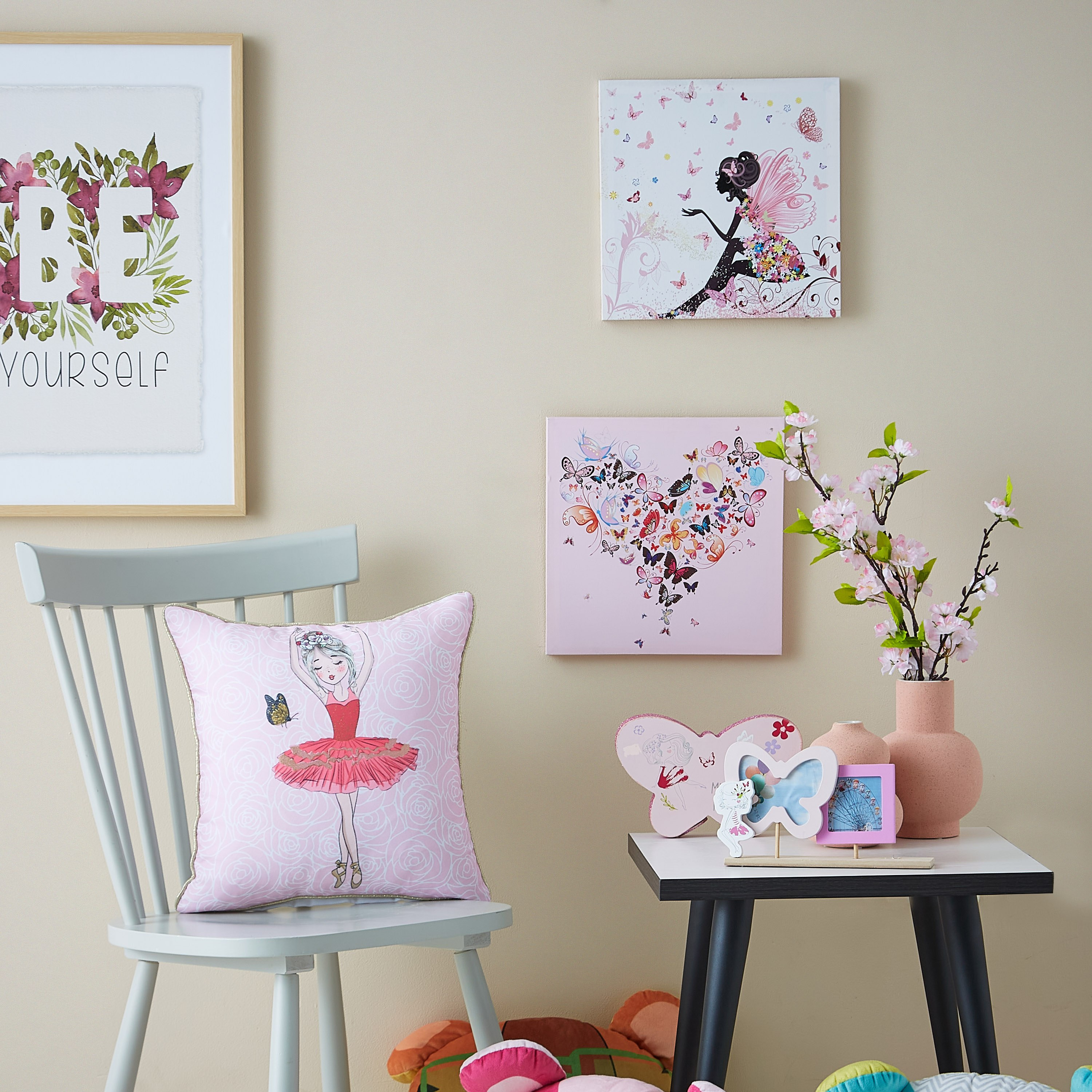 غطاء وسادة محشوة بطبعات باليرينا فويل مع خيوط بارزة من دالبي - 40×40 سم-hbxhomeware-hbxkidsandyouth-image-4