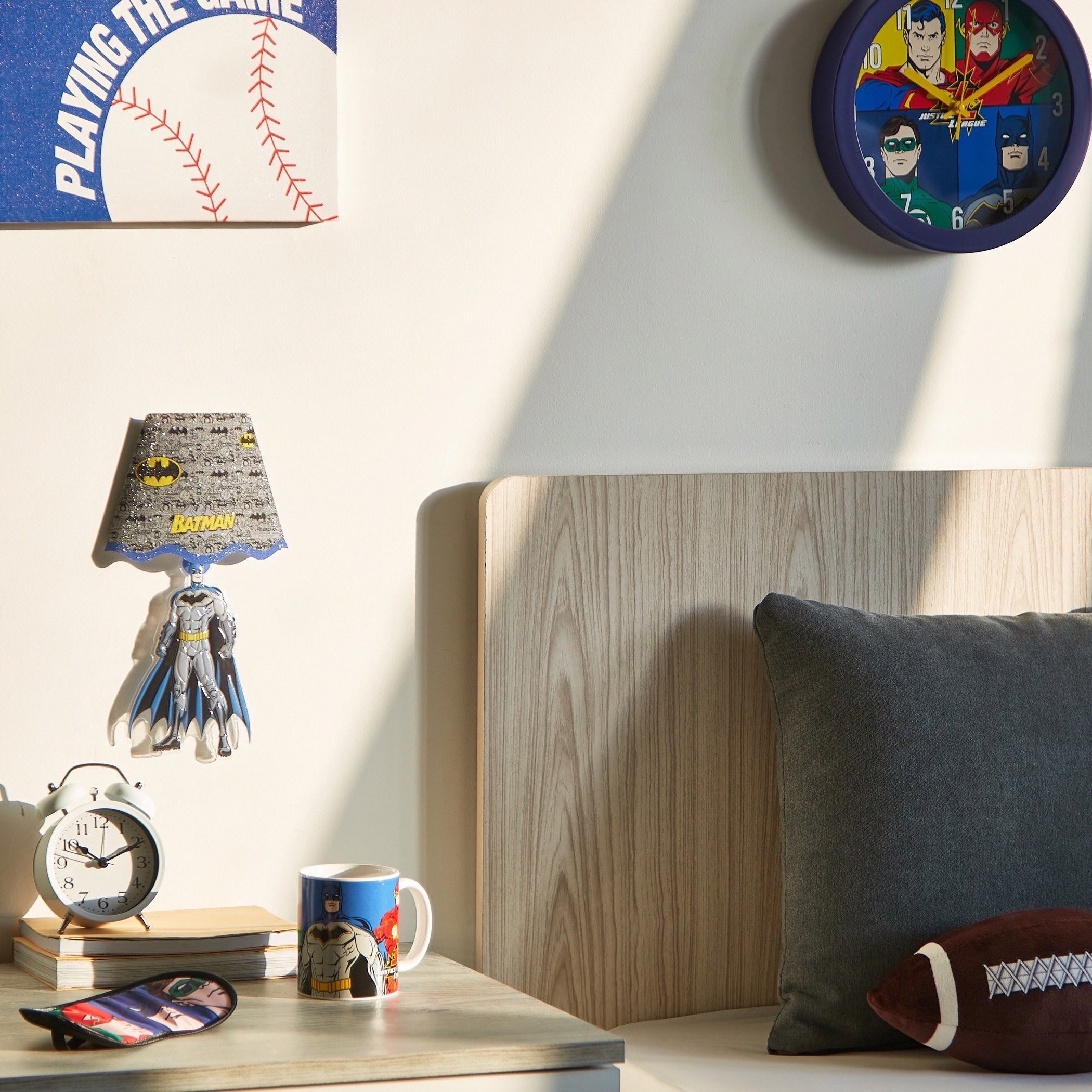 مصباح حائط ليلي بتصميم باتمان من جاستيس ليج-hbxhomeware-hbxkidsandyouth-image-4