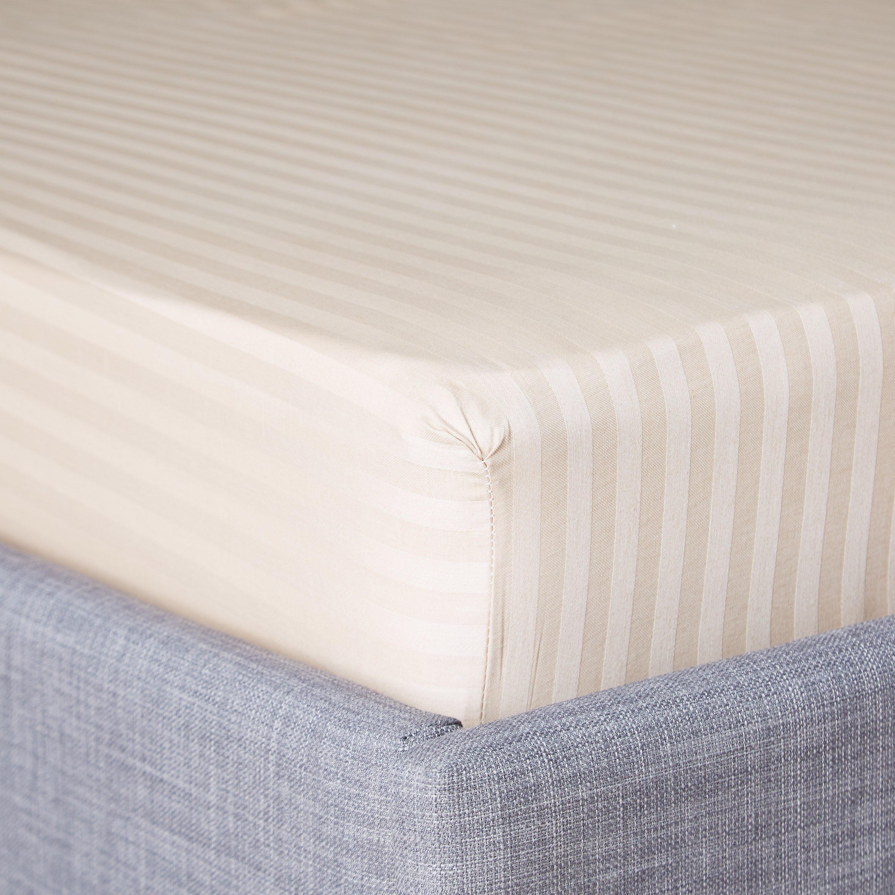 شرشف مطاطي كينج مخطط ستان قطن من هاميلتون - 180x210 سم-hbxhomeware-hbxbedroom-image-3