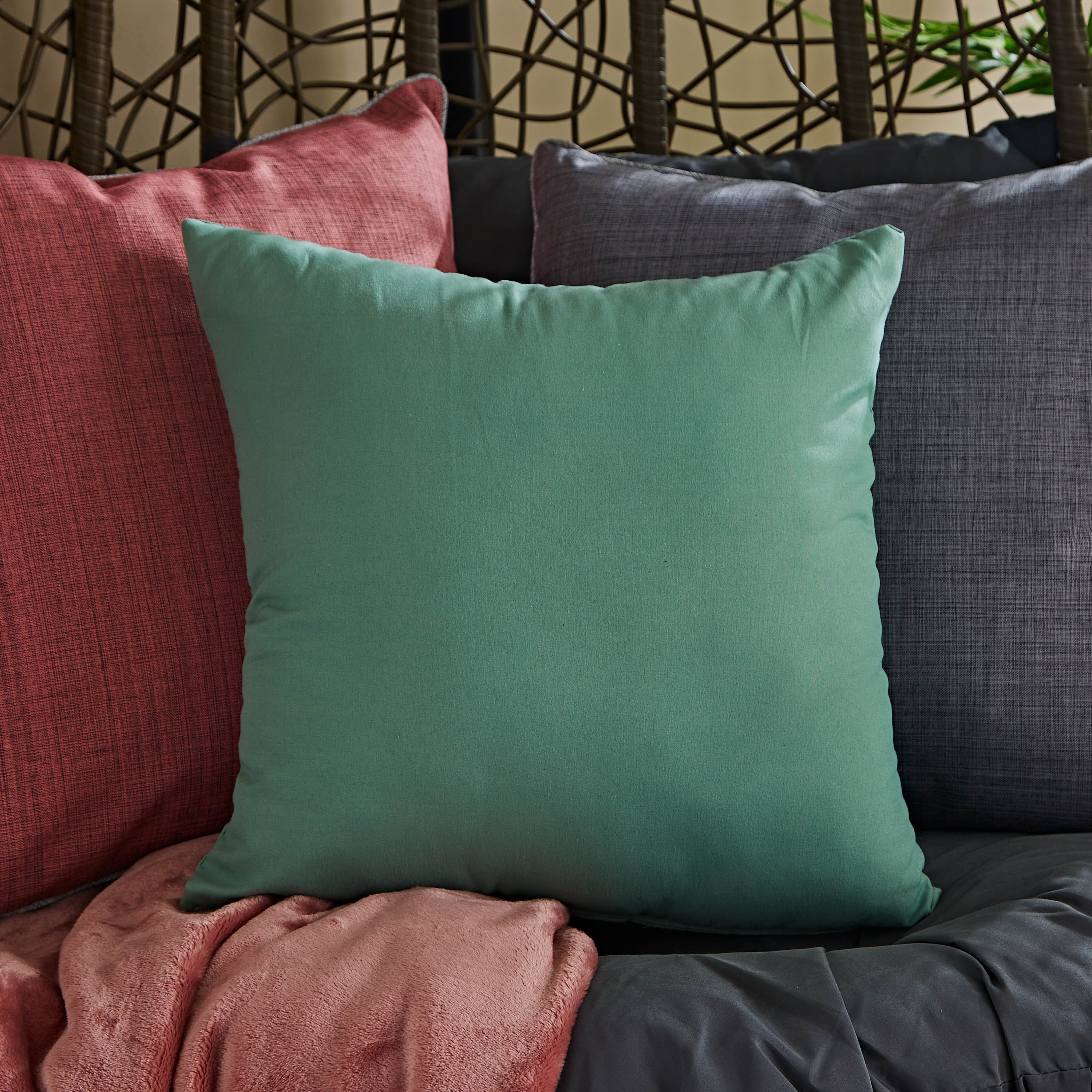 وسادة محشوة بألياف دقيقة من أكسيس - 40x40 سم-hbxlivingroom-furnishings-cushionsandcovers-filledcushions-image-1