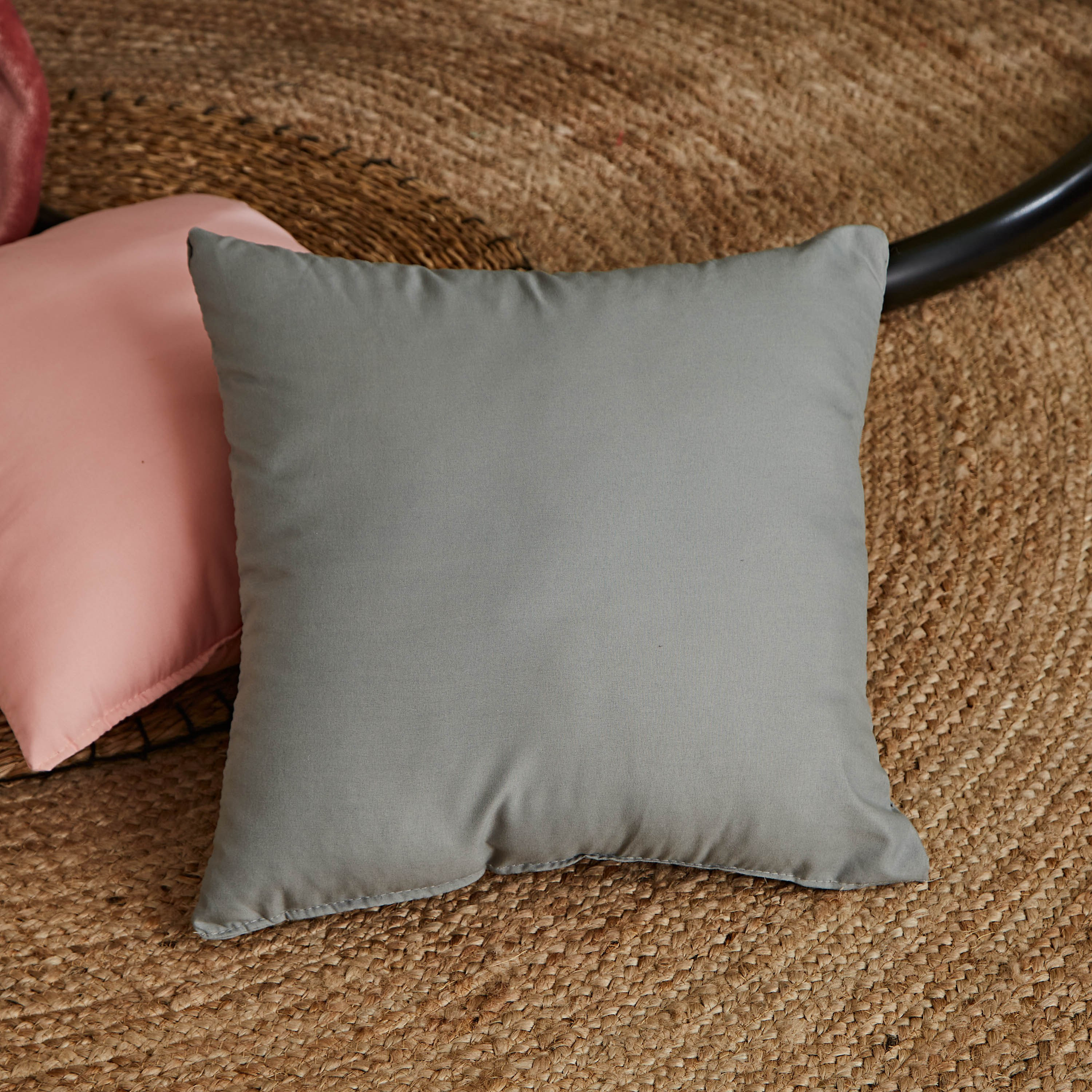 وسادة محشوة ألياف دقيقة من بيلا - 40x40 سم-hbxlivingroom-furnishings-cushionsandcovers-filledcushions-image-1