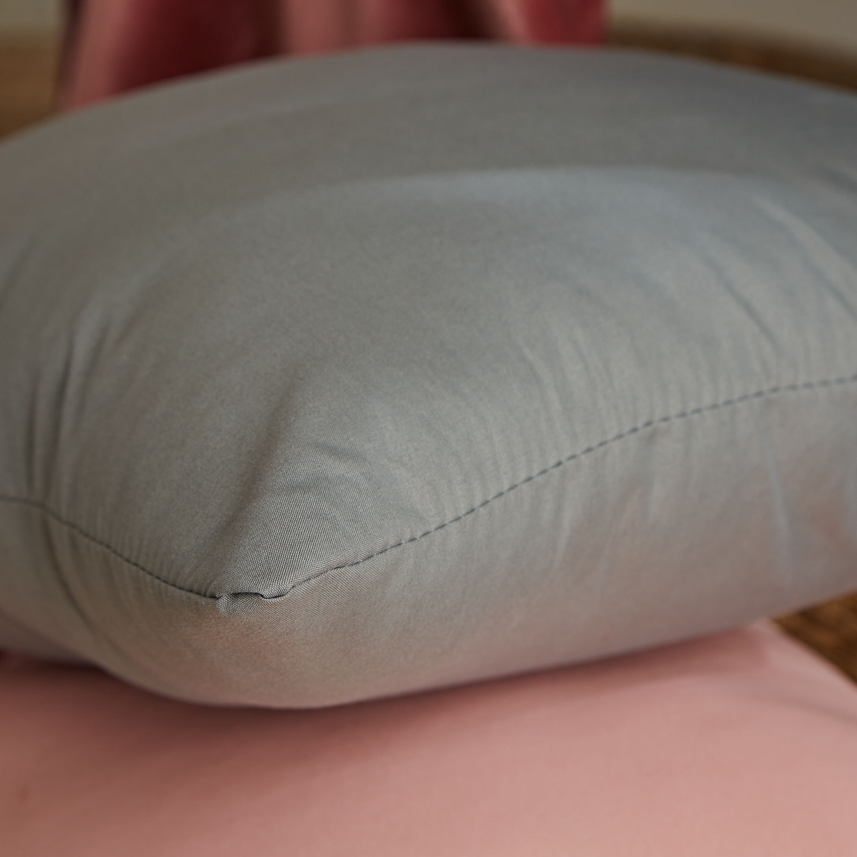 وسادة محشوة ألياف دقيقة من بيلا - 40x40 سم-hbxlivingroom-furnishings-cushionsandcovers-filledcushions-image-2