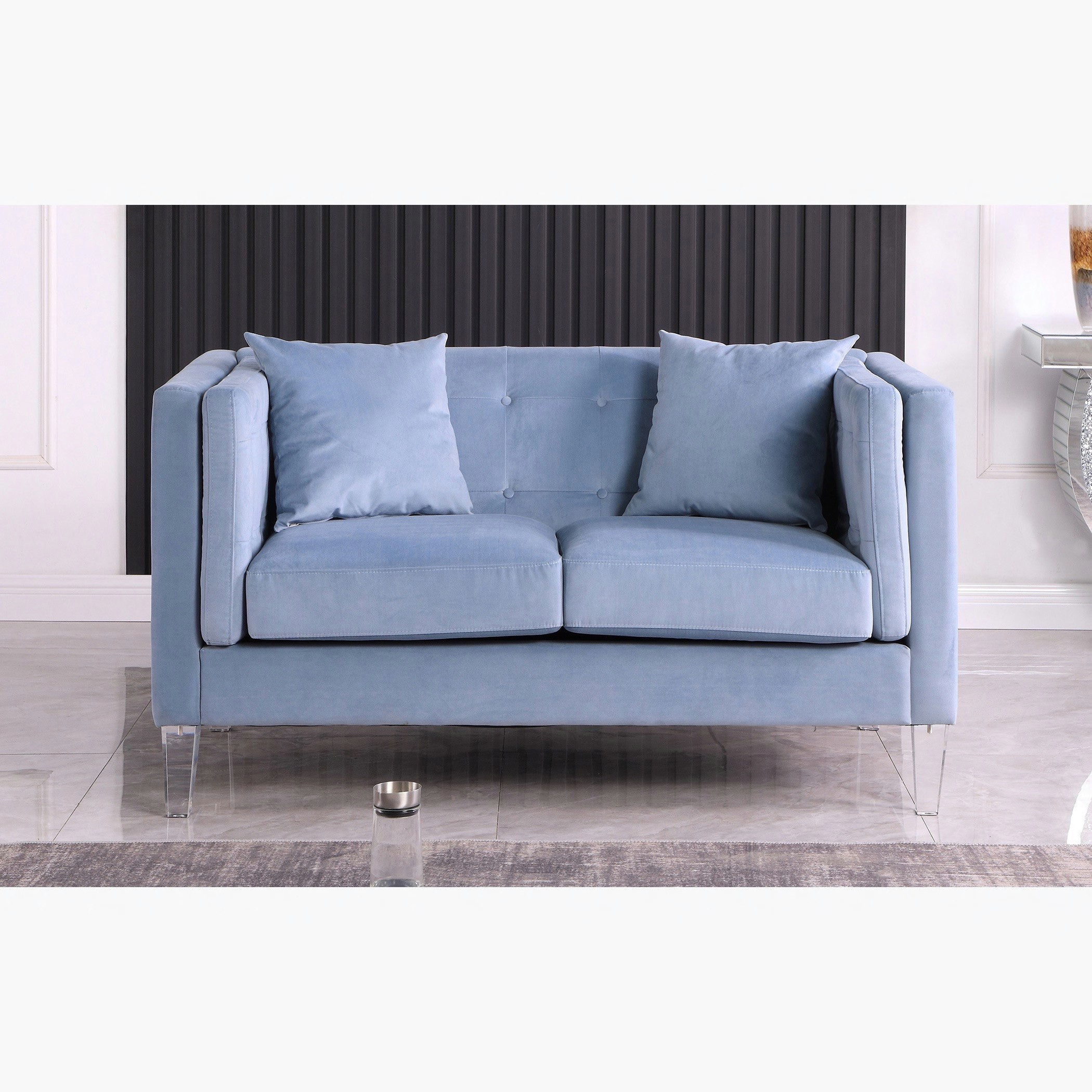كنبة بمقعدان و وسادتان من كلاريسا-hbxlivingroom-sofasandarmchairs-sofas-image-1