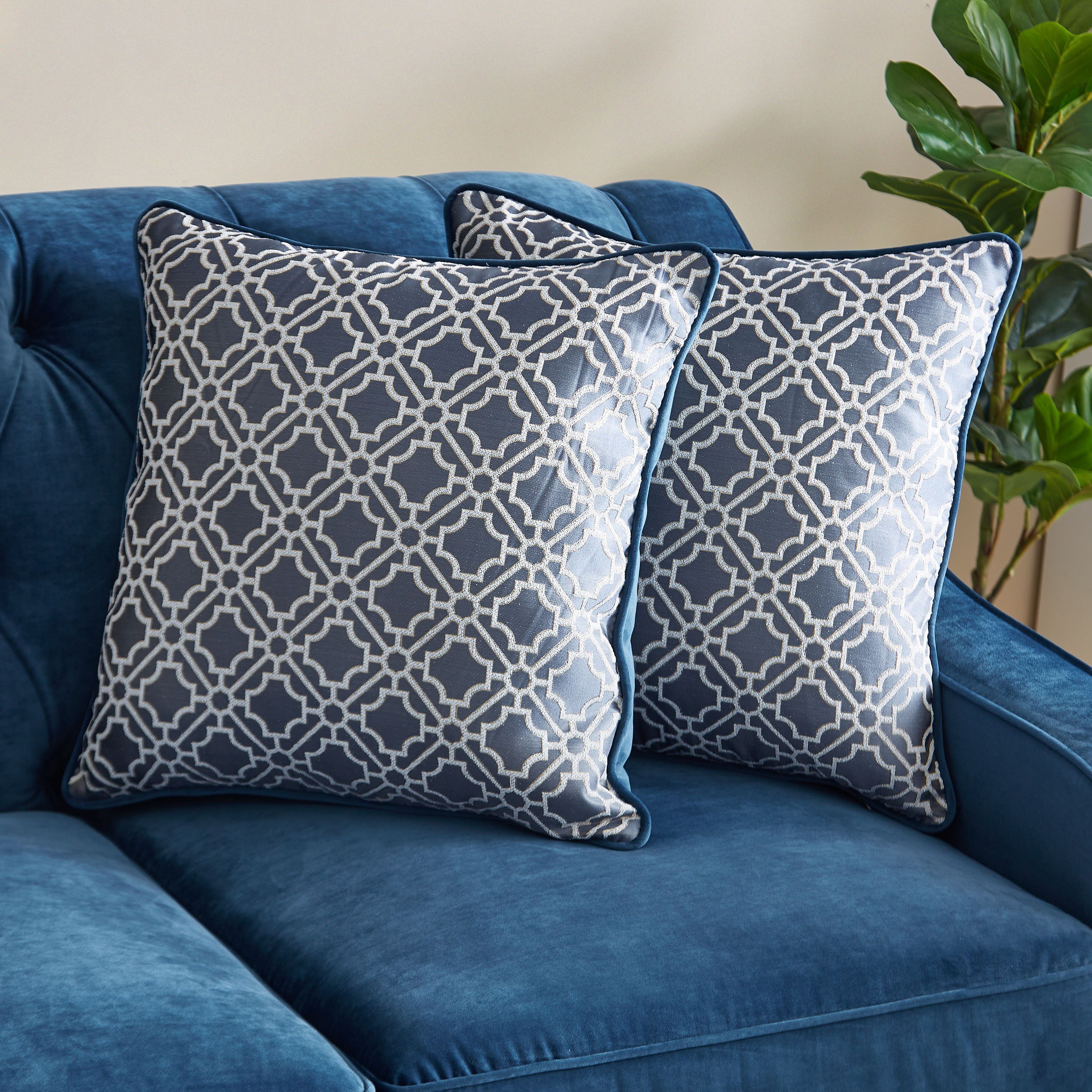 كنبة 3 مقاعد بوسادتين من شارلوت-hbxlivingroom-sofasandarmchairs-sofas-image-3