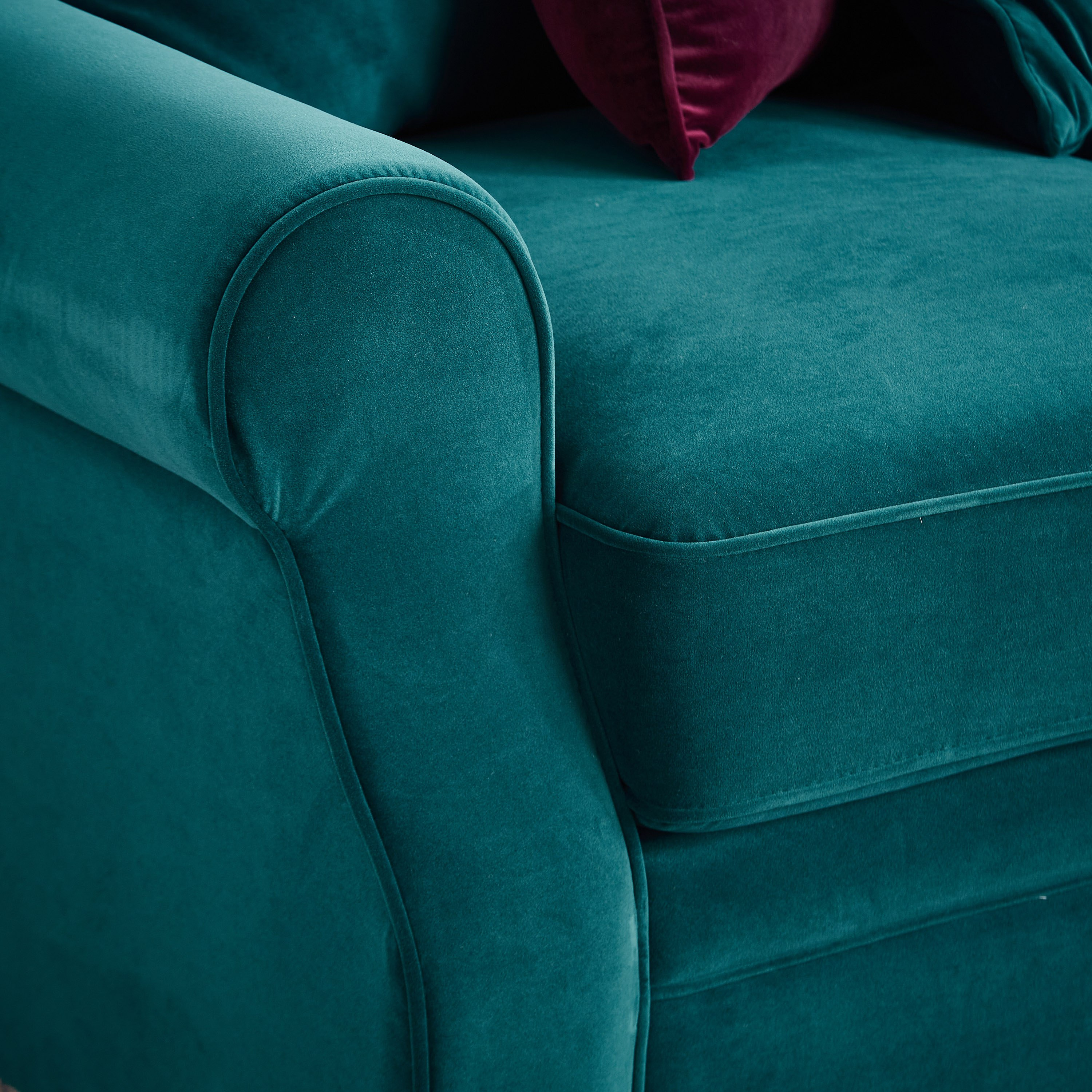 كنبة بـ 3 مقاعد و 7 وسائد من ميراج-hbxlivingroom-sofasandarmchairs-sofas-image-4