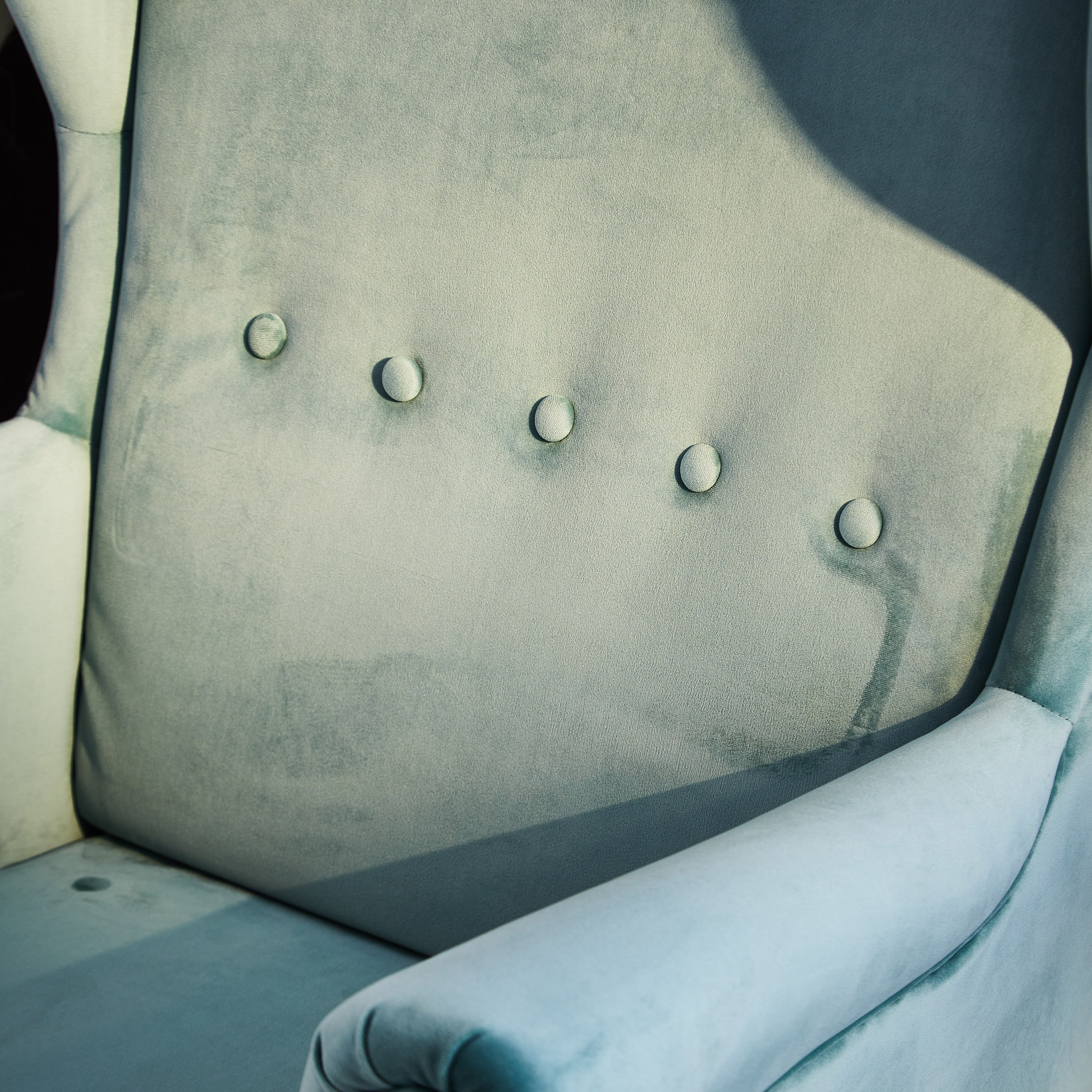 كرسي مخملي بمساند ذراعين من بيزا-hbxfurniture-sofasandarmchairs-armchairs-image-5