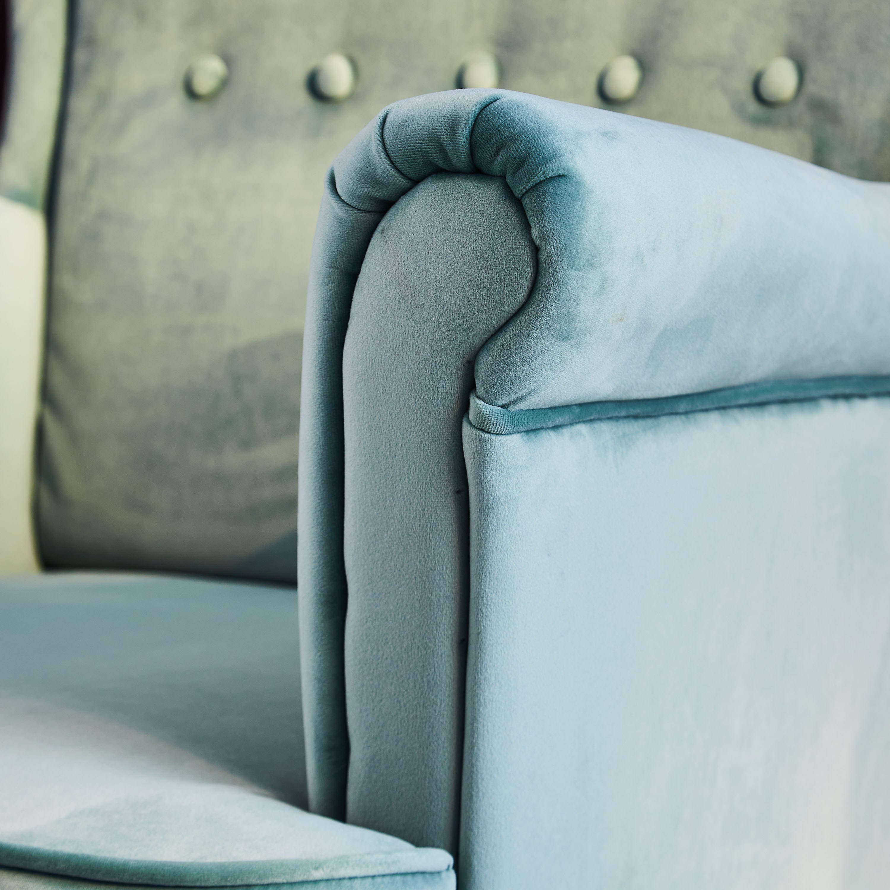 كرسي مخملي بمساند ذراعين من بيزا-hbxfurniture-sofasandarmchairs-armchairs-image-6