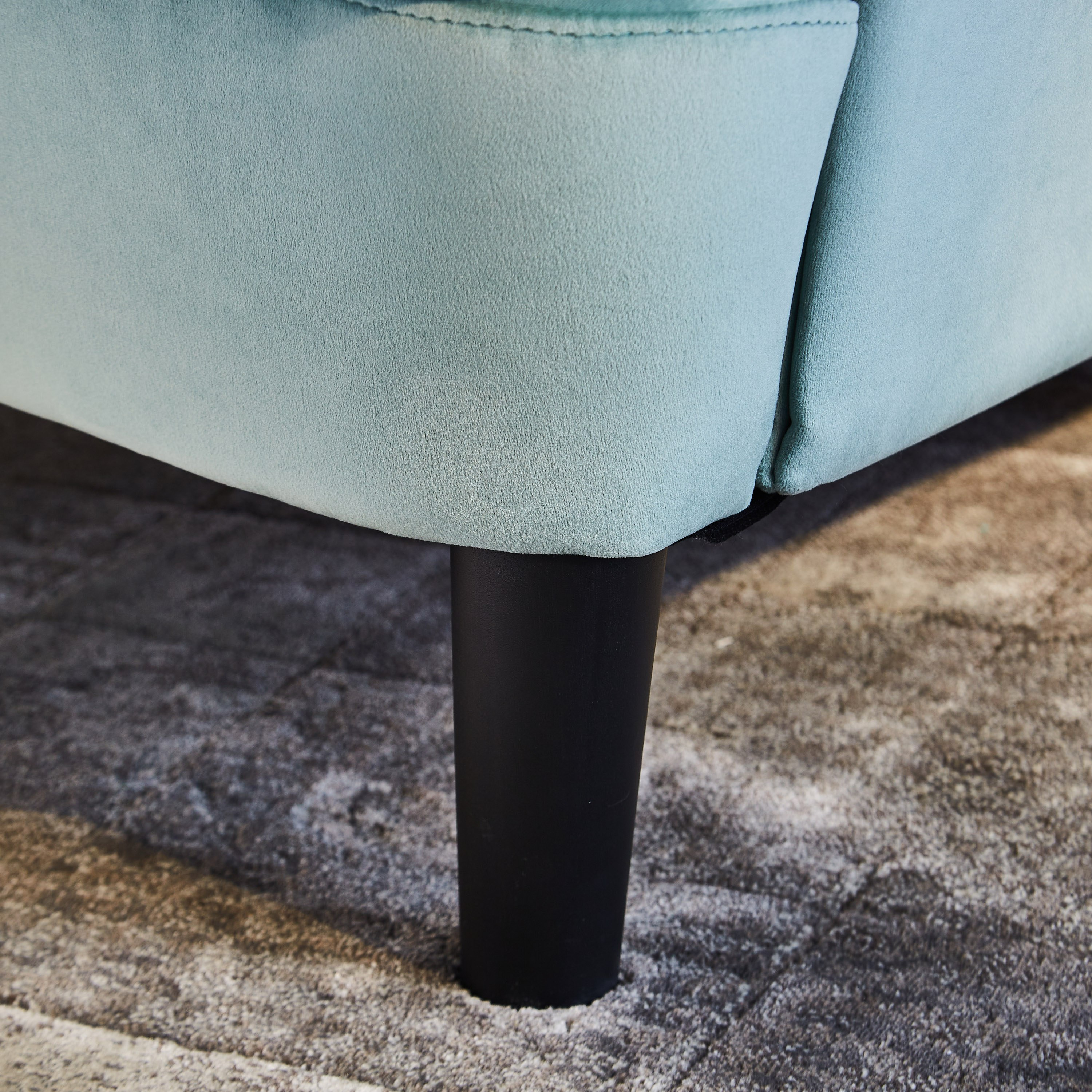 كرسي مخملي بمساند ذراعين من بيزا-hbxfurniture-sofasandarmchairs-armchairs-image-7
