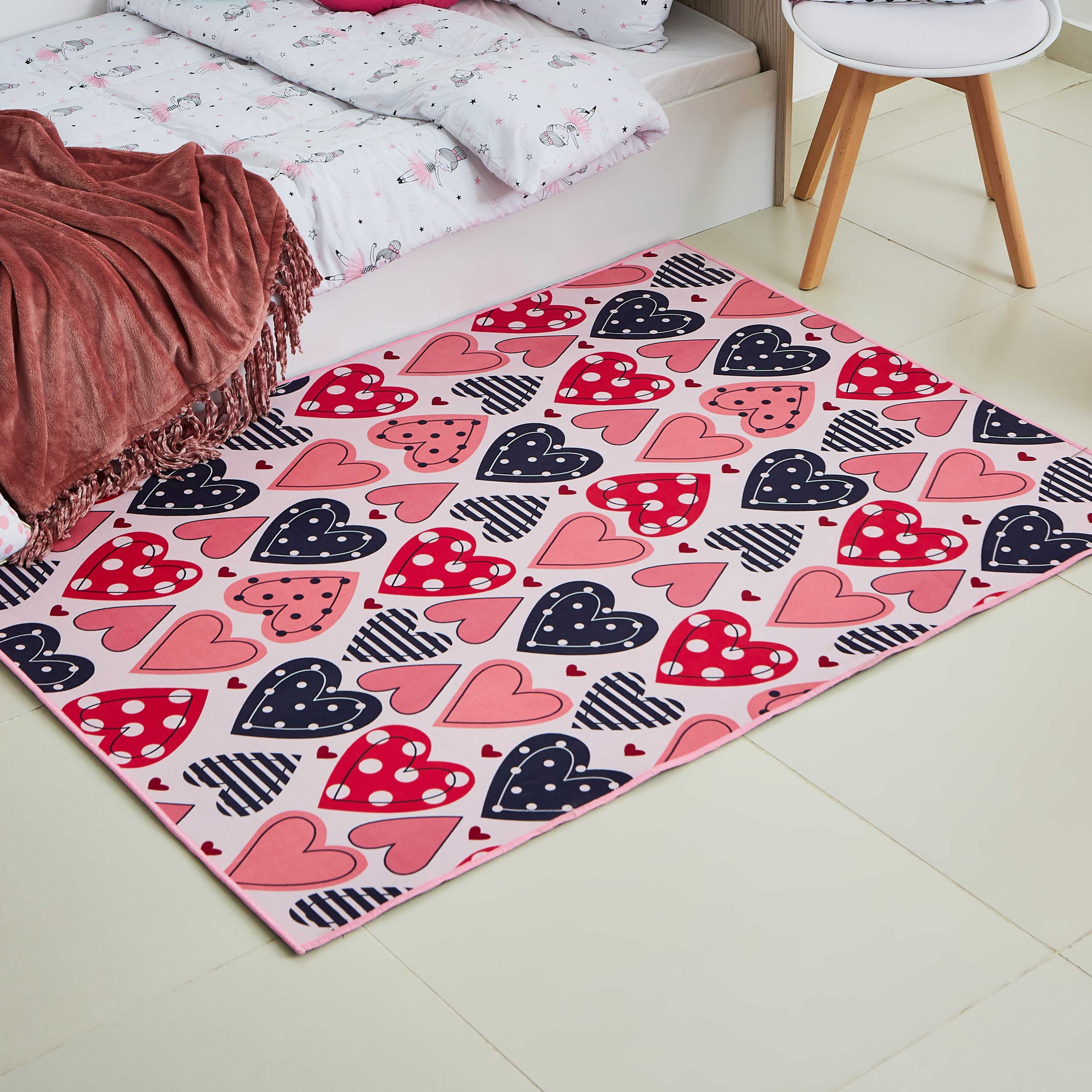 سجادة بتصميم قلب من كومفي - 120x160 سم-hbxhomeware-hbxkidsandyouth-image-1