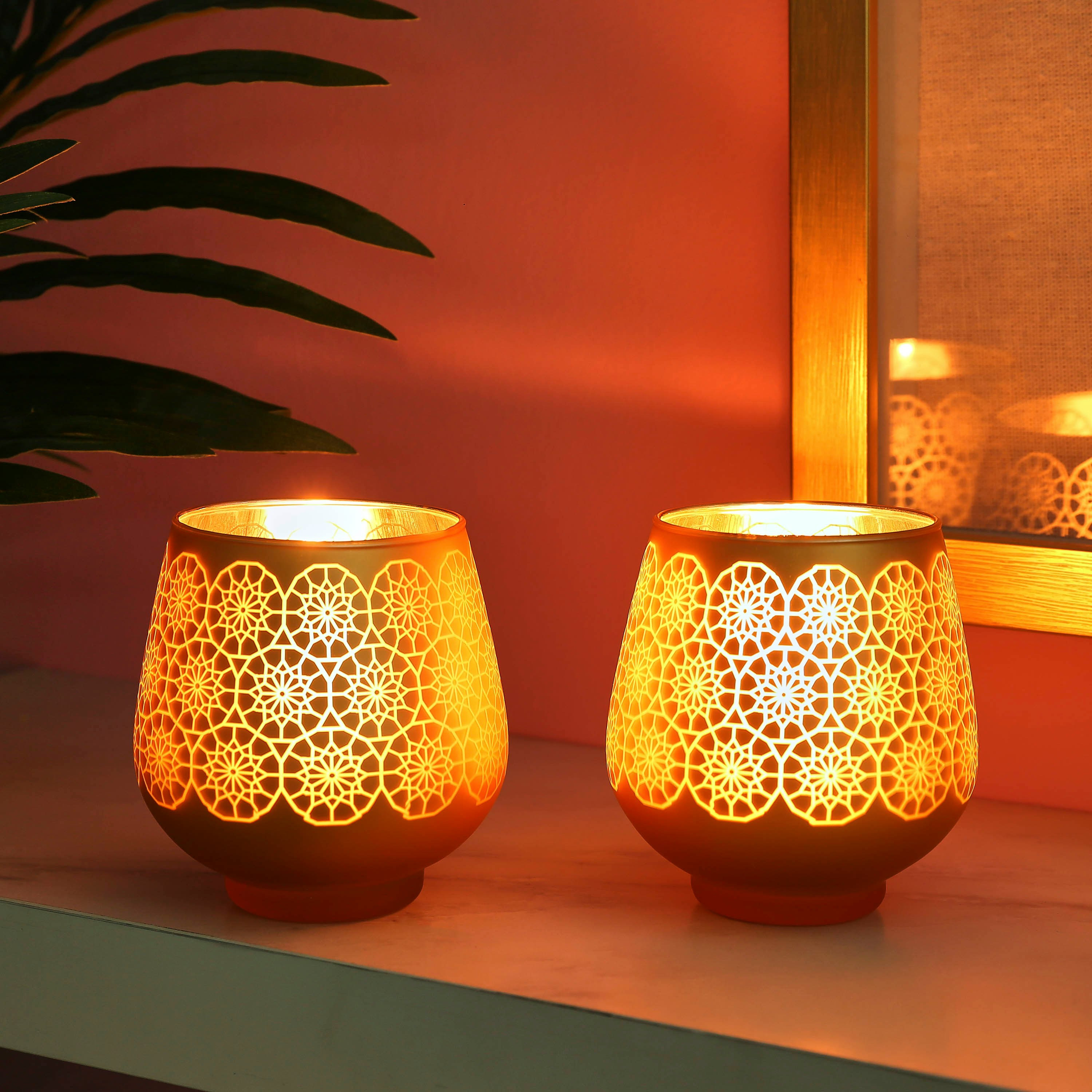 حامل شموع فوتيف زجاجي بيضاوي مشربية من آشر - طقم من قطعتين-hbxlivingroom-decorandaccessories-candleholders-image-2