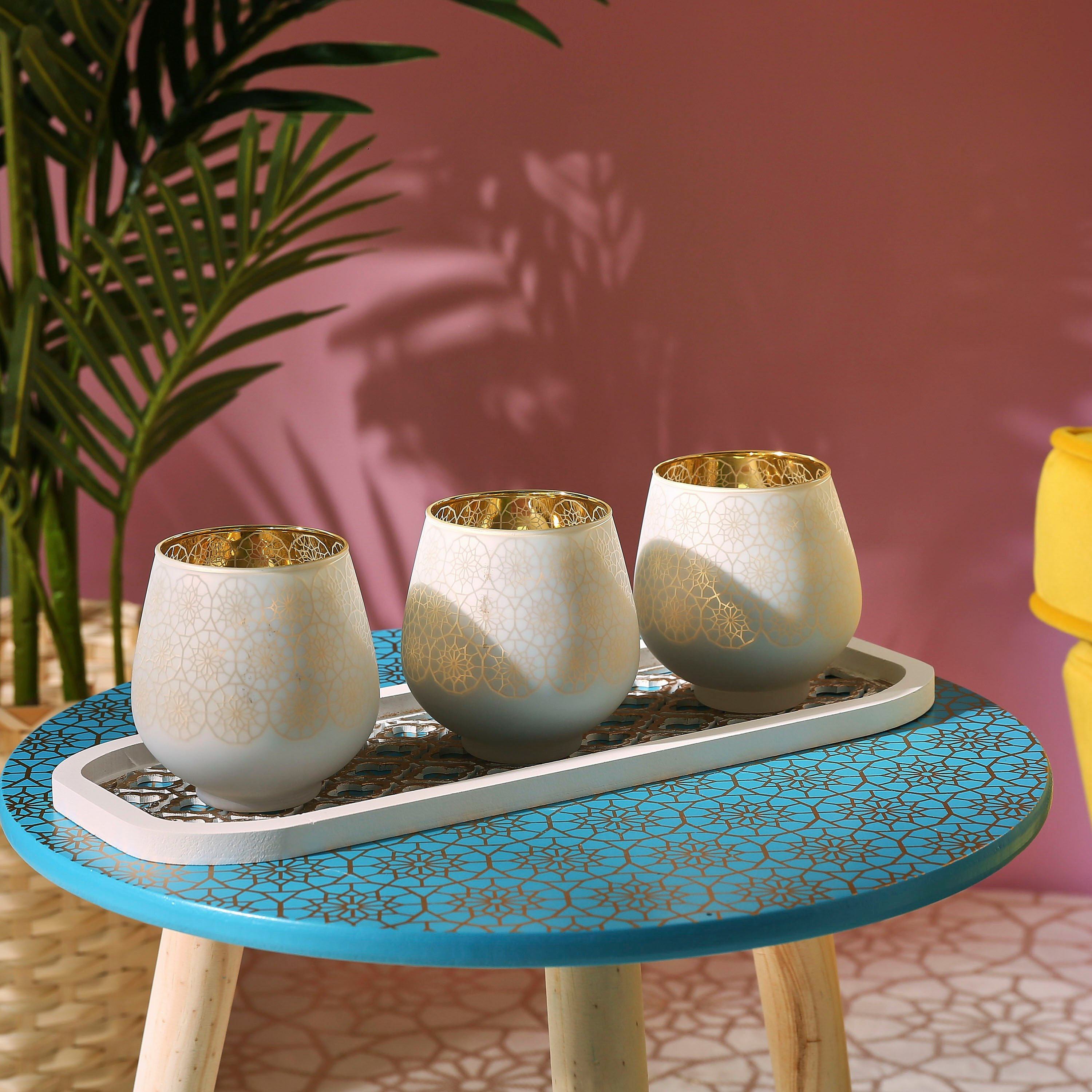 حامل شموع فوتيف زجاجي مع صينية مشربية من آشر - طقم من 3 قطع-hbxlivingroom-decorandaccessories-candleholders-image-1