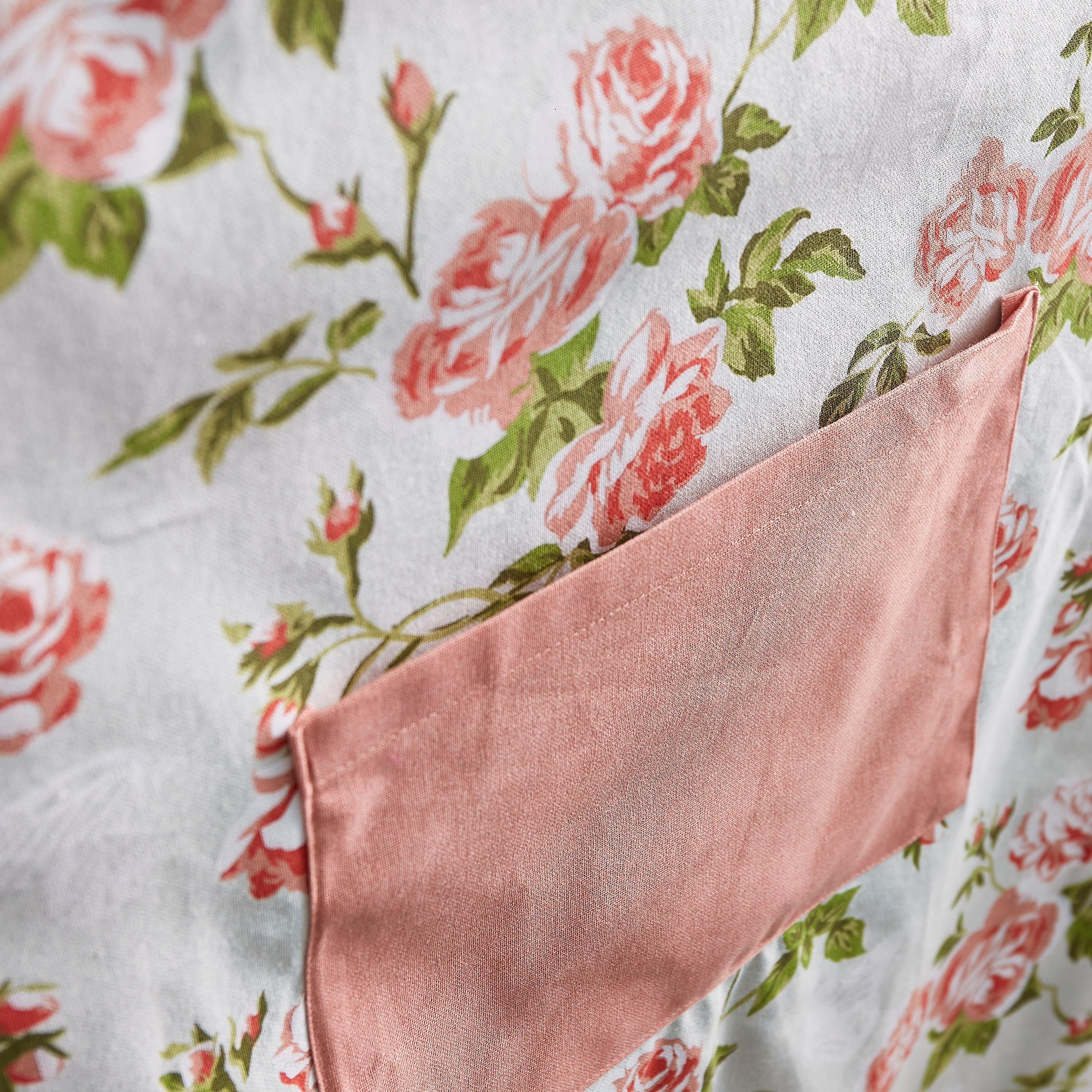 مريلة بطبعات من فلورا-hbxhomeware-kitchenware-kitchenlinens-image-2