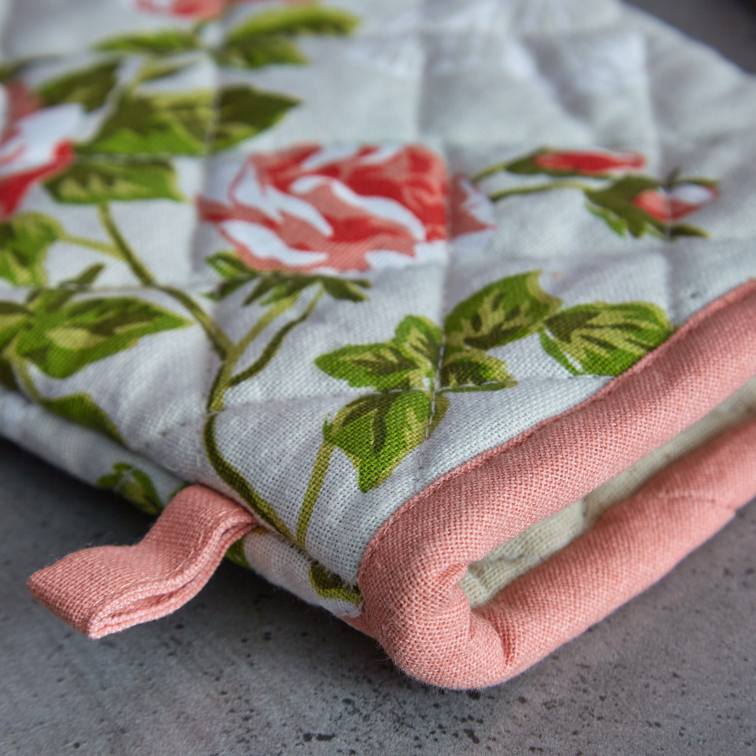 قفاز بطبعات أزهار - 18x30 سم-hbxkitchen-kitchenware-kitchenaccessories-image-2