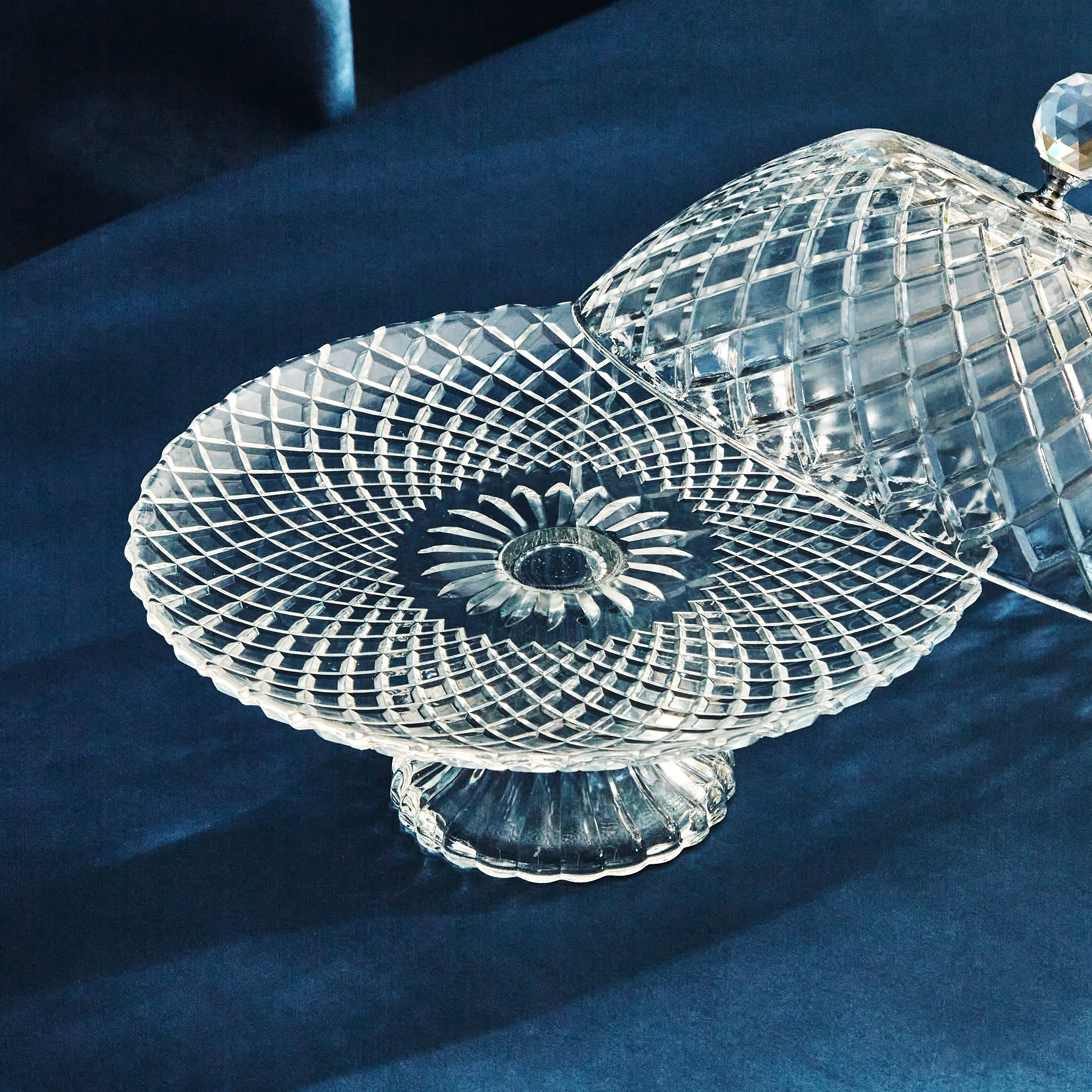 Festive Cake Glass Dome Set - 25x21 cm-hbxdecorandfurnishings-tabletop-serveware-image-2
