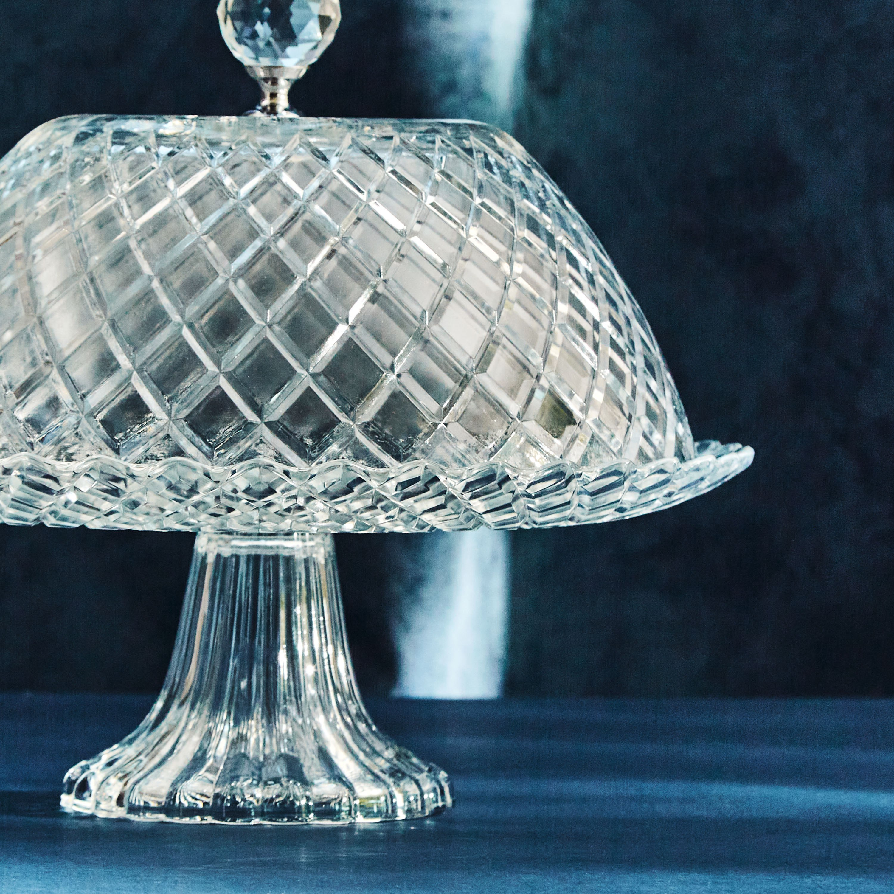 Festive Cake Glass Dome Set - 25x21 cm-hbxdecorandfurnishings-tabletop-serveware-image-4