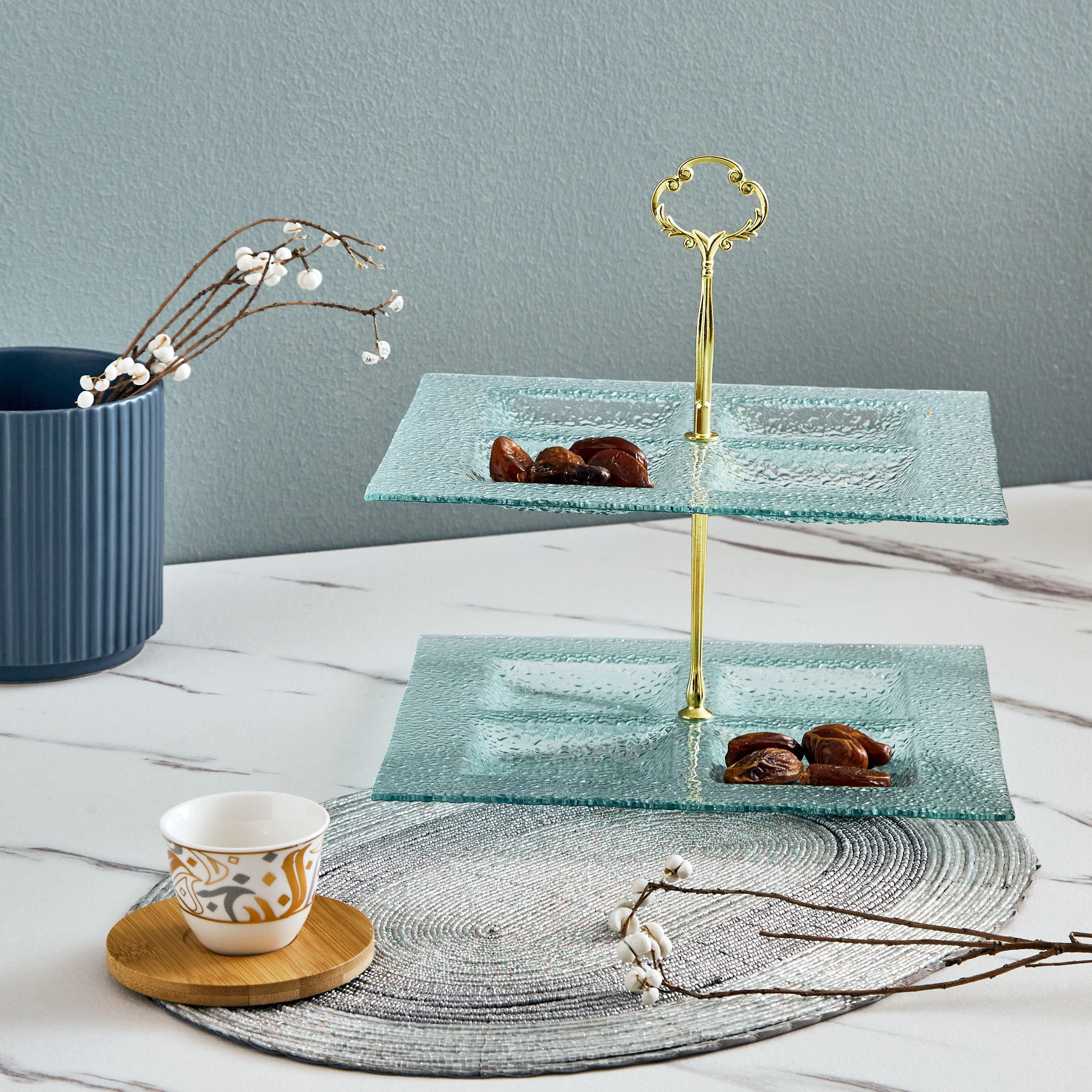 صينية تقديم زجاجية بطابقين من فيستيف - 26x26x15 سم-hbxdecorandfurnishings-tabletop-serveware-image-4