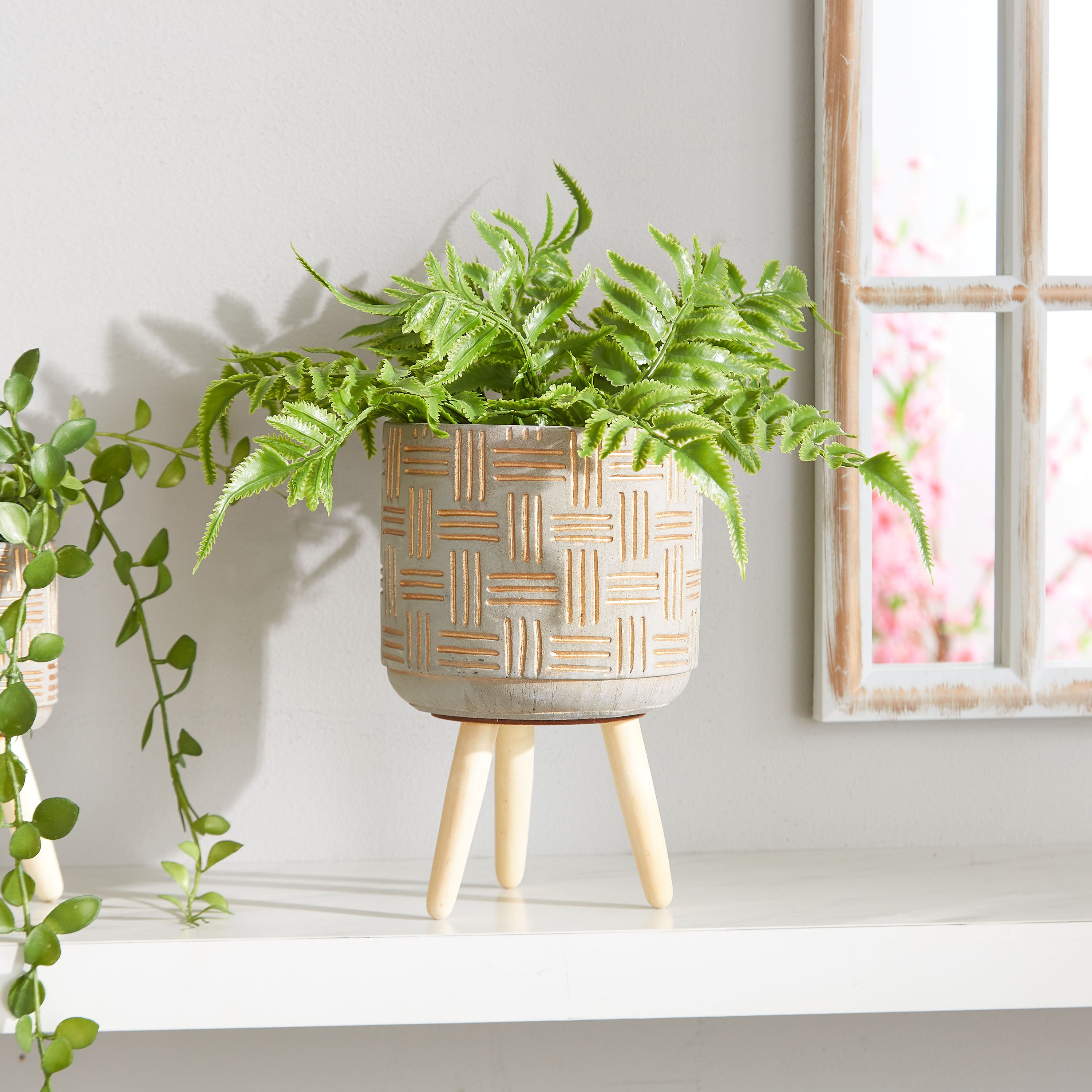 إصيص حديقة إسمنت بقوائم خشبيّة من سيجو-hbxdecorandfurnishings-homeaccessories-artificialflowersandplants-image-1