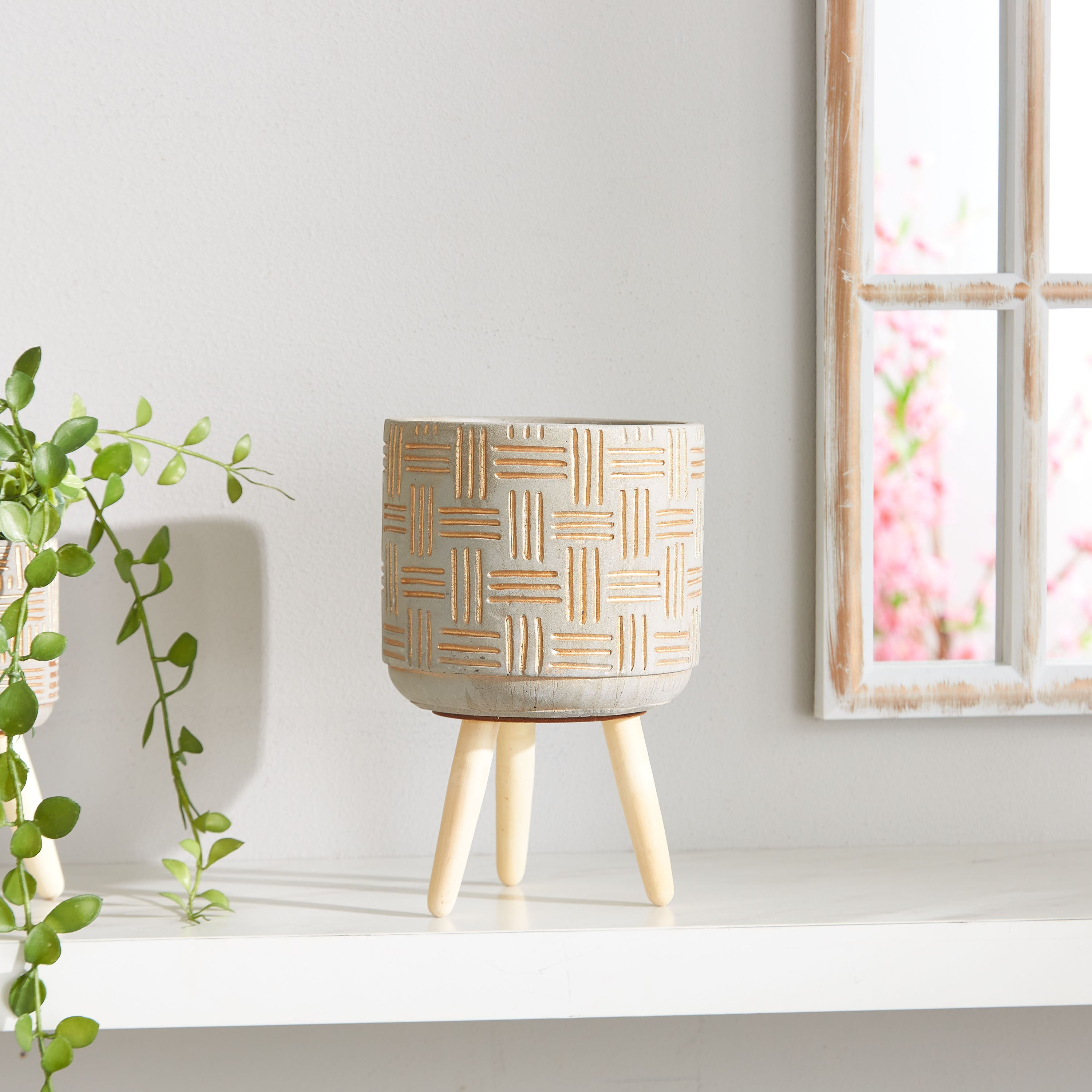 إصيص حديقة إسمنت بقوائم خشبيّة من سيجو-hbxdecorandfurnishings-homeaccessories-artificialflowersandplants-image-2