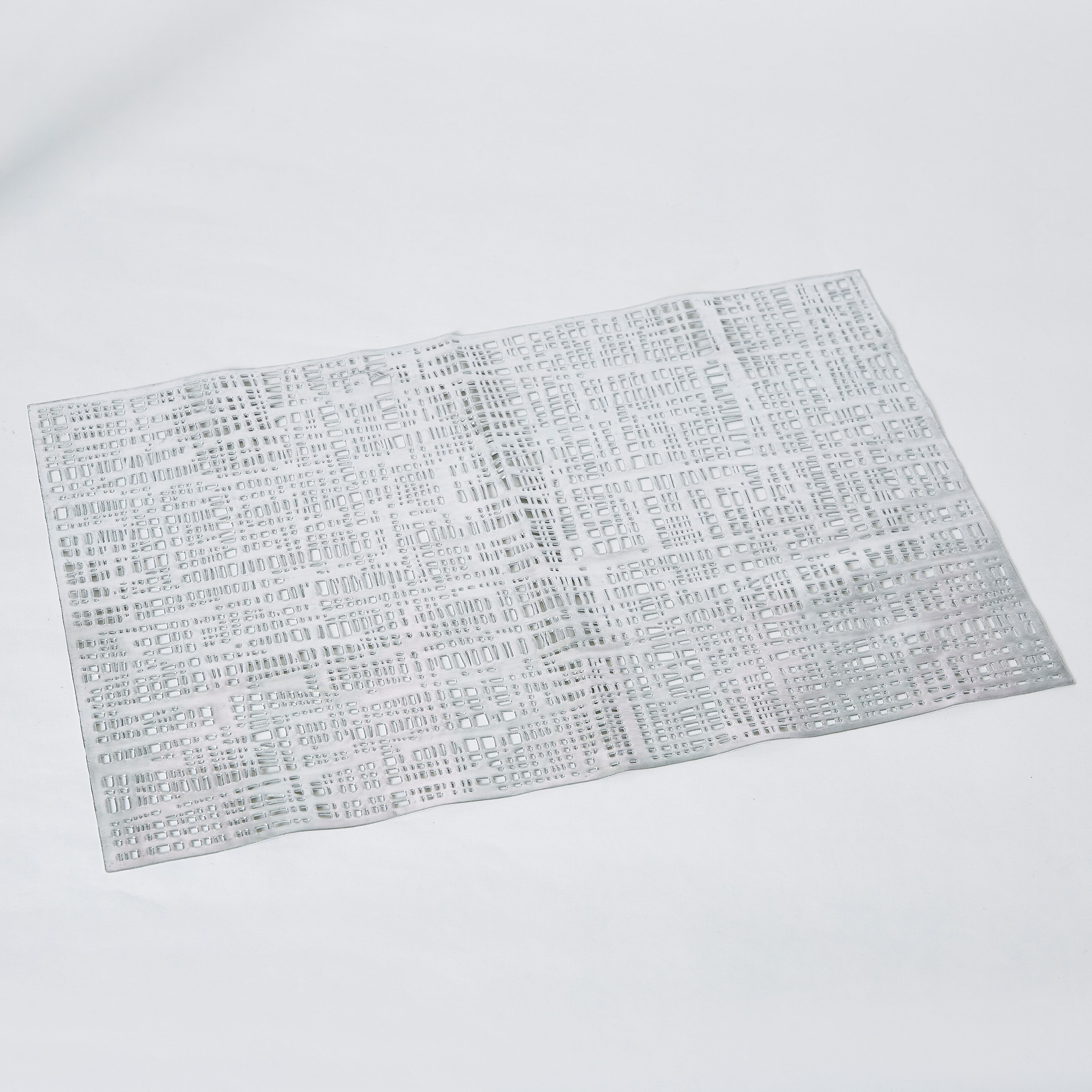 لبادة صحون بي في سي من فريا - 30x45 سم-hbxdecorandfurnishings-homefurnishings-tablelinens-image-3