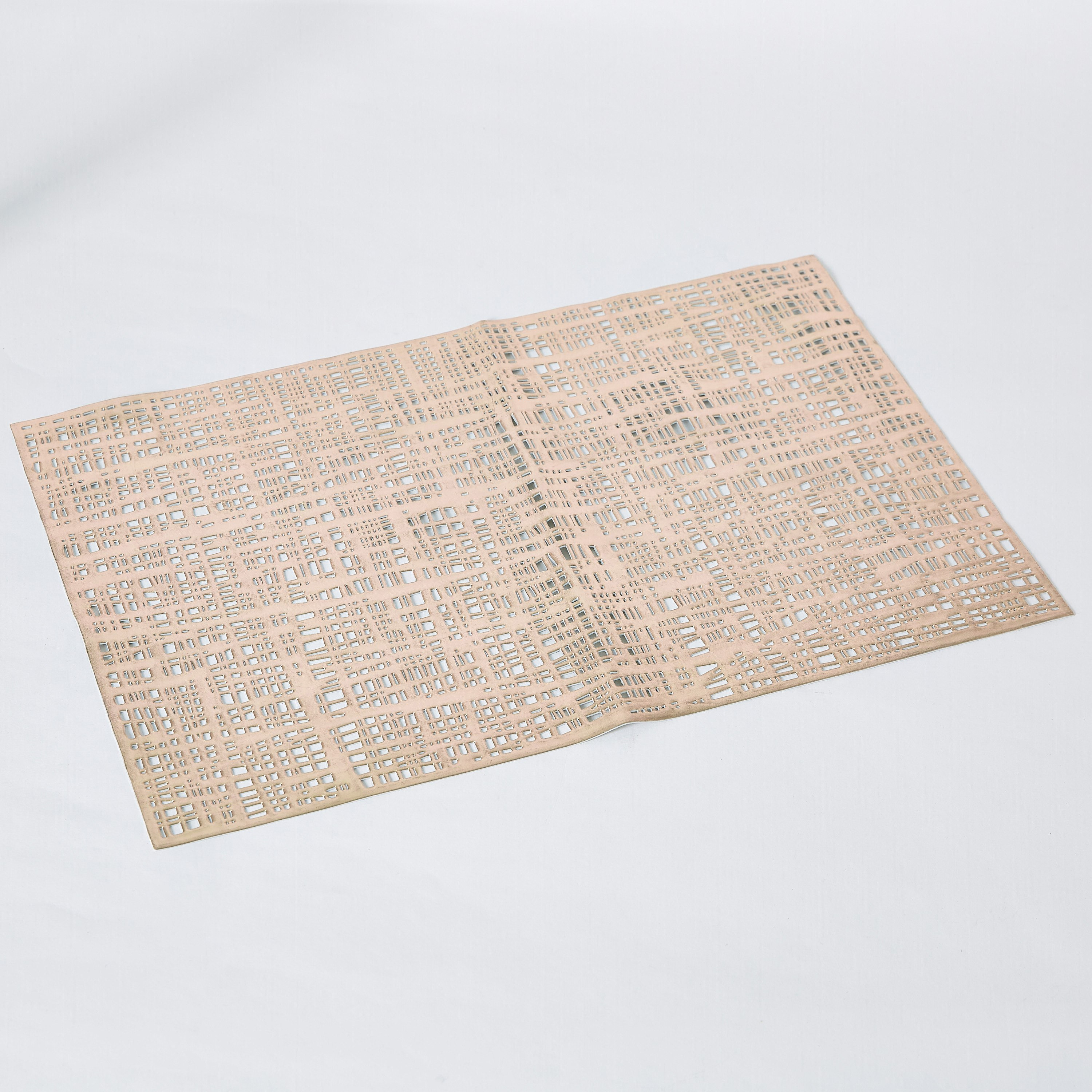 لبادة صحون بي في سي من فريا - 30x45 سم-hbxdecorandfurnishings-homefurnishings-tablelinens-image-4