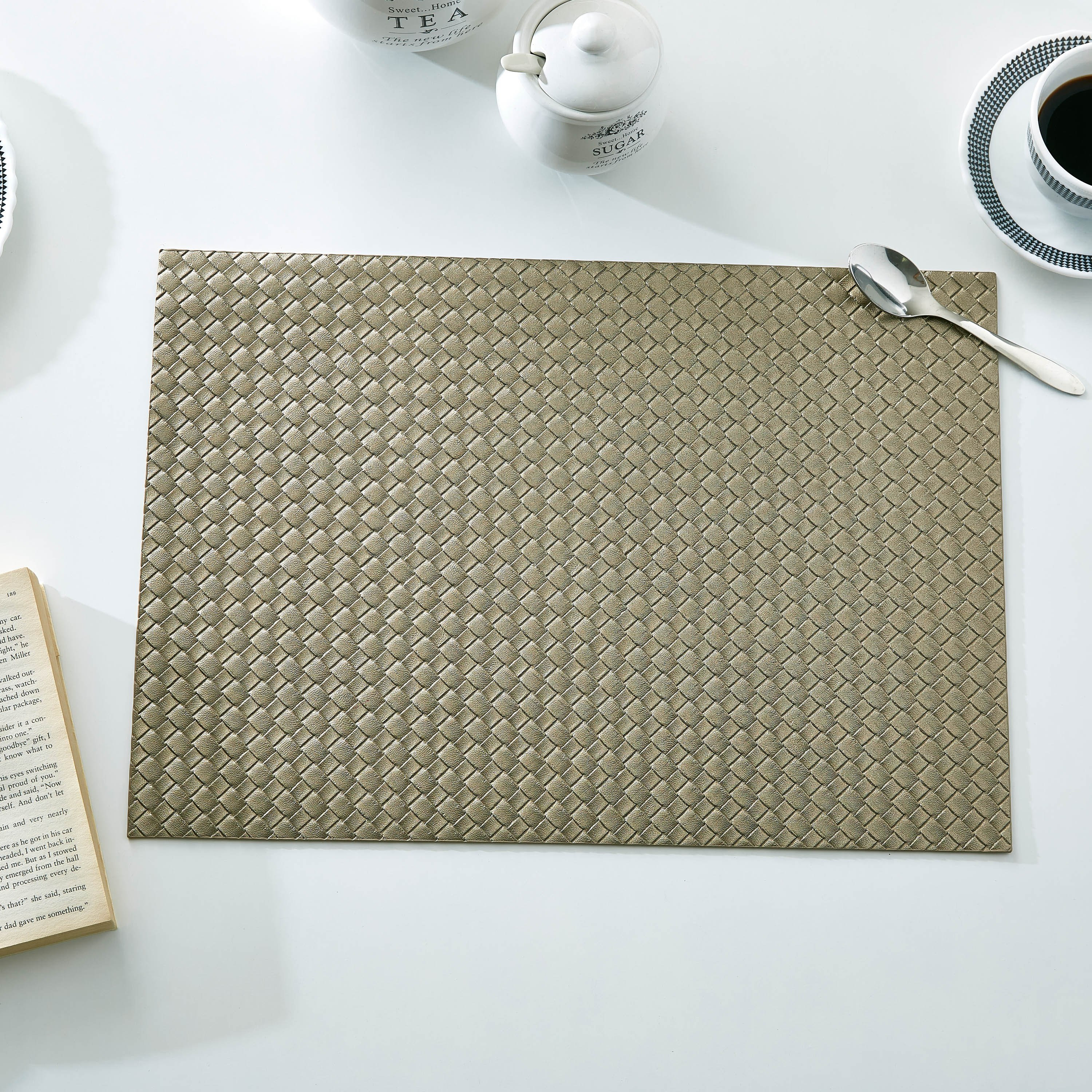 لبادة صحون بي في سي من ميلو-hbxdecorandfurnishings-homefurnishings-tablelinens-image-1