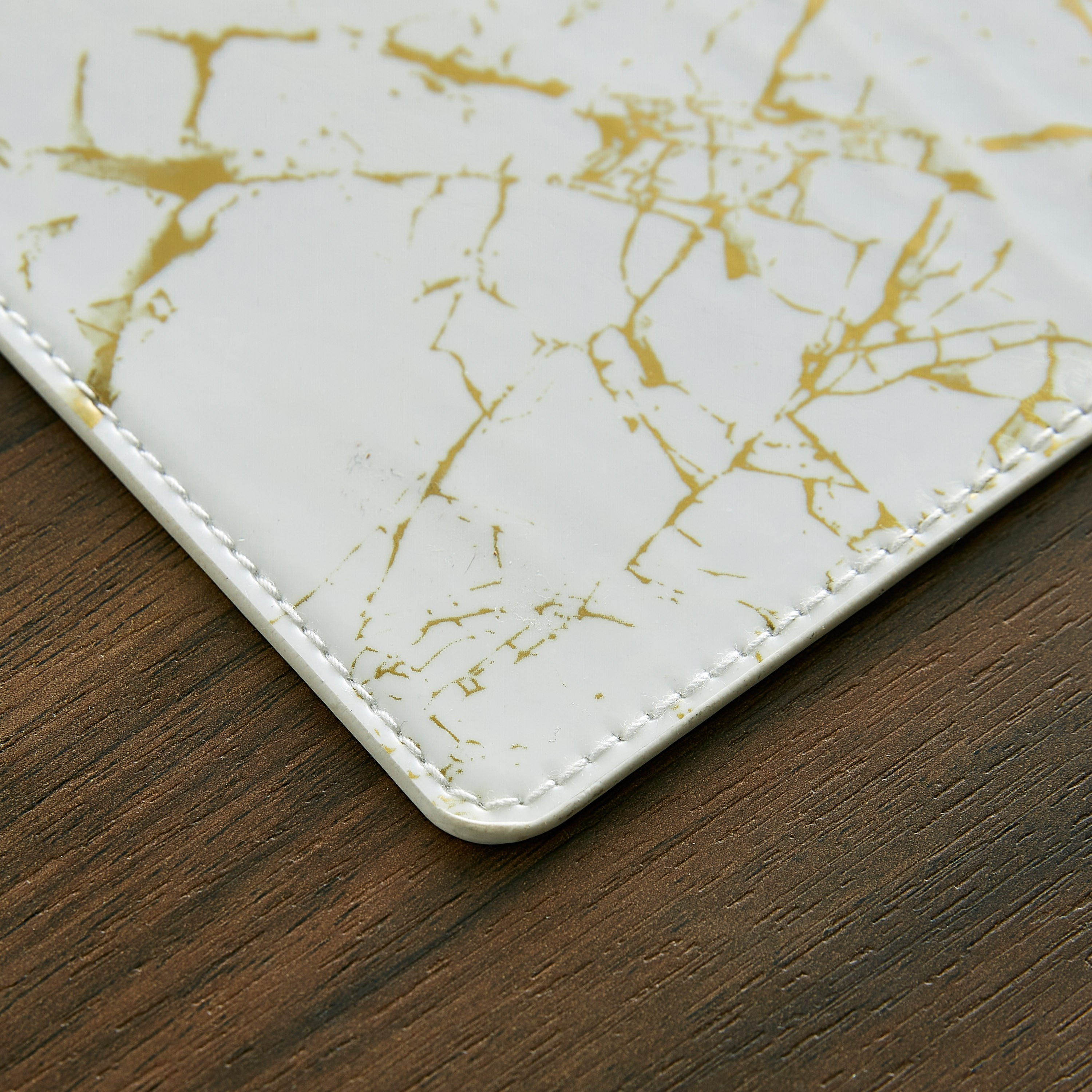 لبادة صحون بي في سي من ليام - 32x45 سم-hbxdecorandfurnishings-homefurnishings-tablelinens-image-2