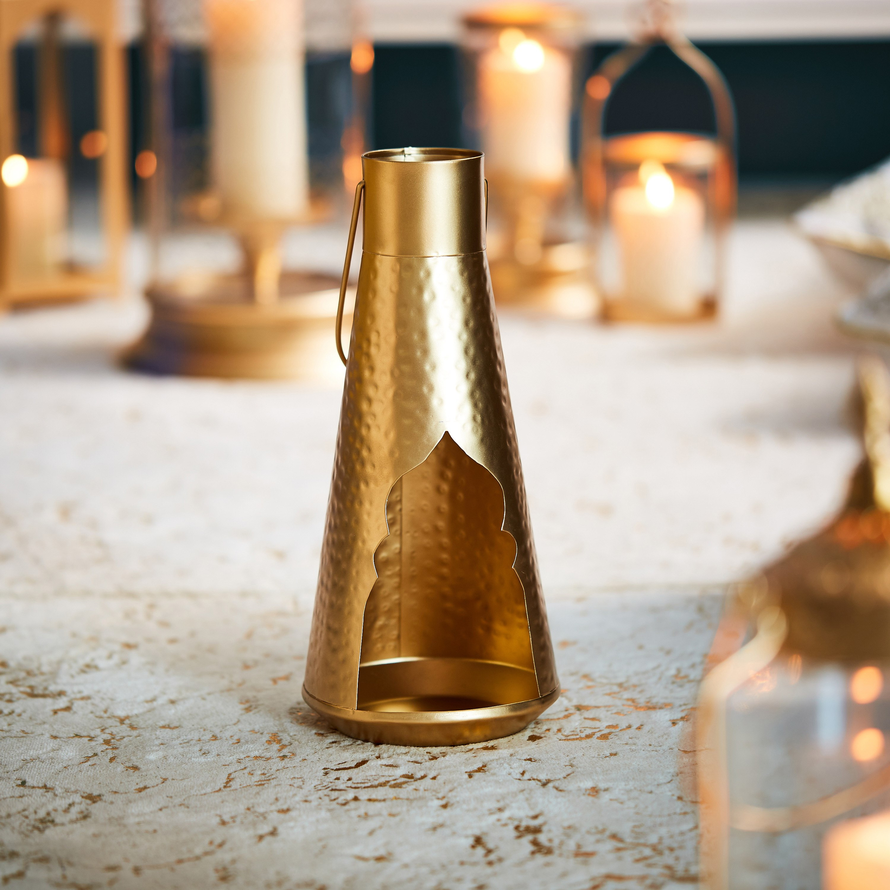 حامل شموع جاروكا معدني من ألور-hbxlivingroom-decorandaccessories-candleholders-image-1