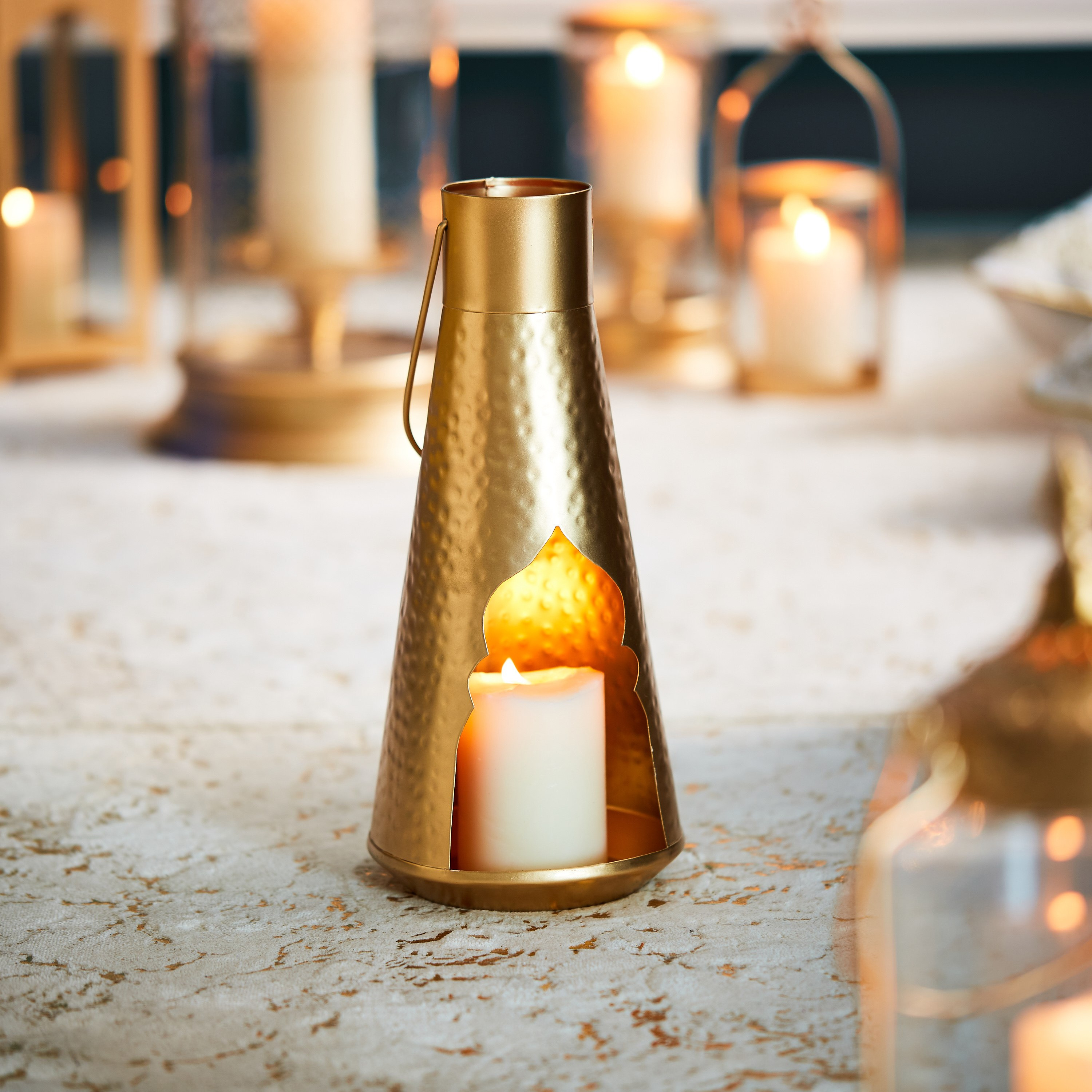 حامل شموع جاروكا معدني من ألور-hbxlivingroom-decorandaccessories-candleholders-image-2