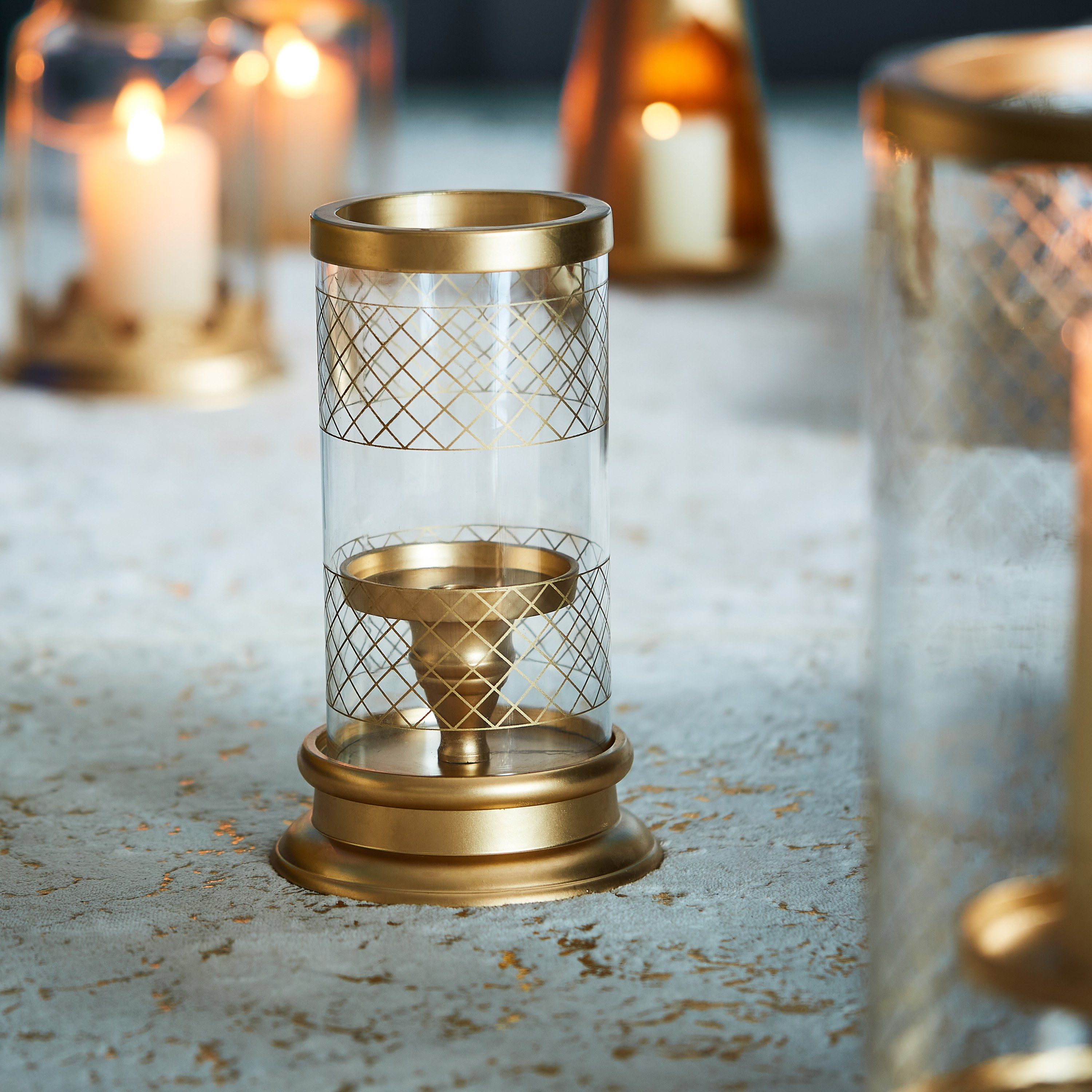 حامل شموع بغطاء زجاجي من ألور-hbxlivingroom-decorandaccessories-candleholders-image-1